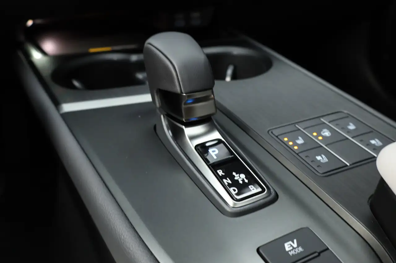 Lexus UX снимка Lexus UX