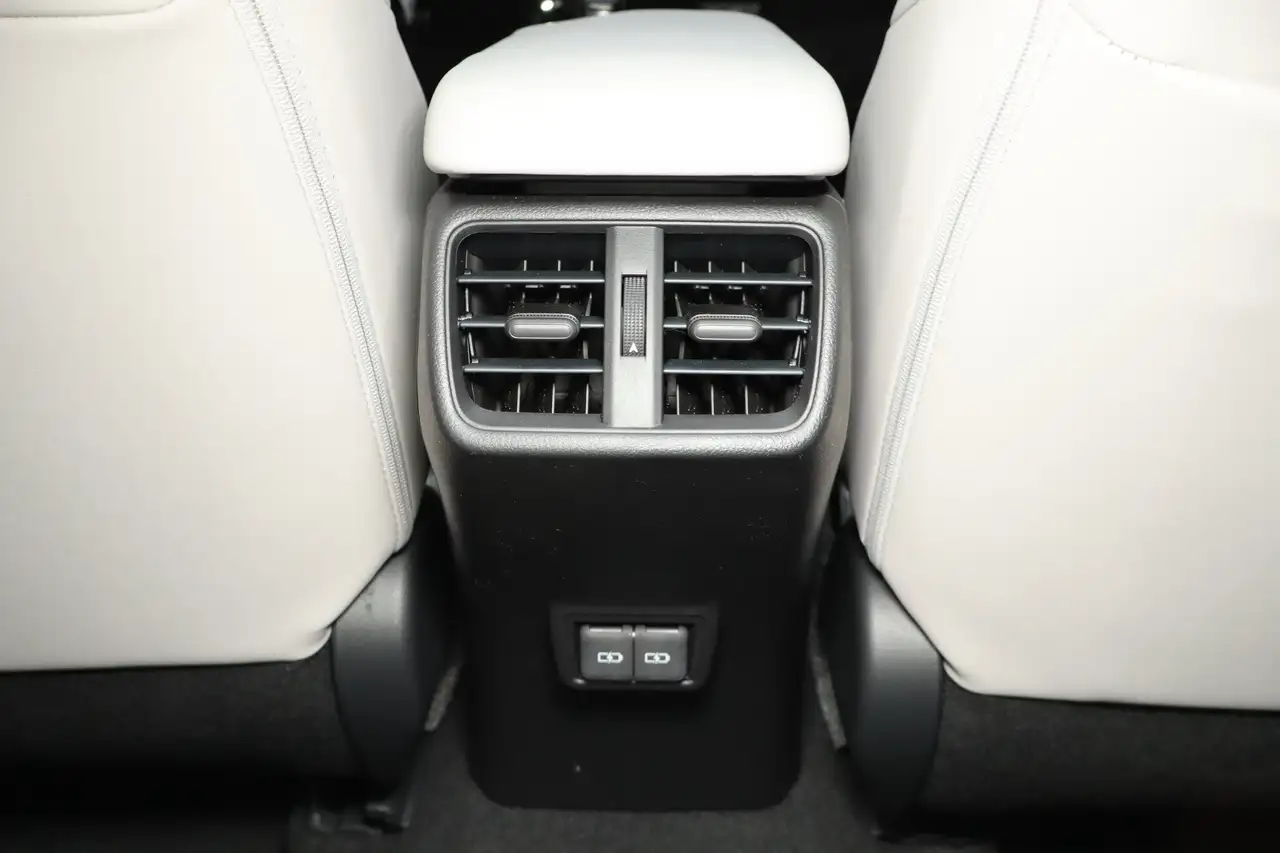 Lexus UX снимка Lexus UX