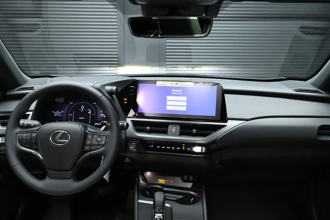 Lexus UX снимка Lexus UX