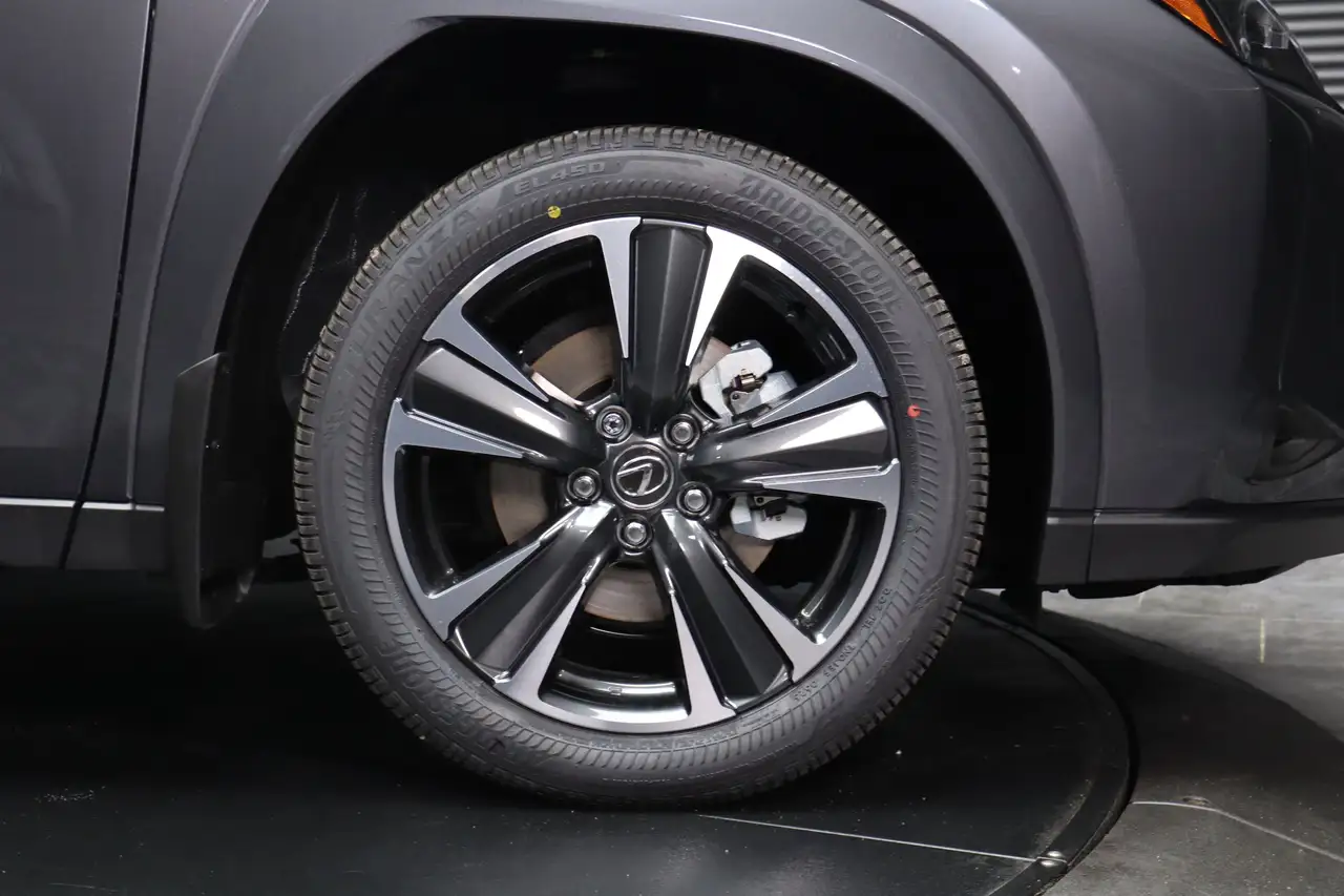 Lexus UX снимка Lexus UX