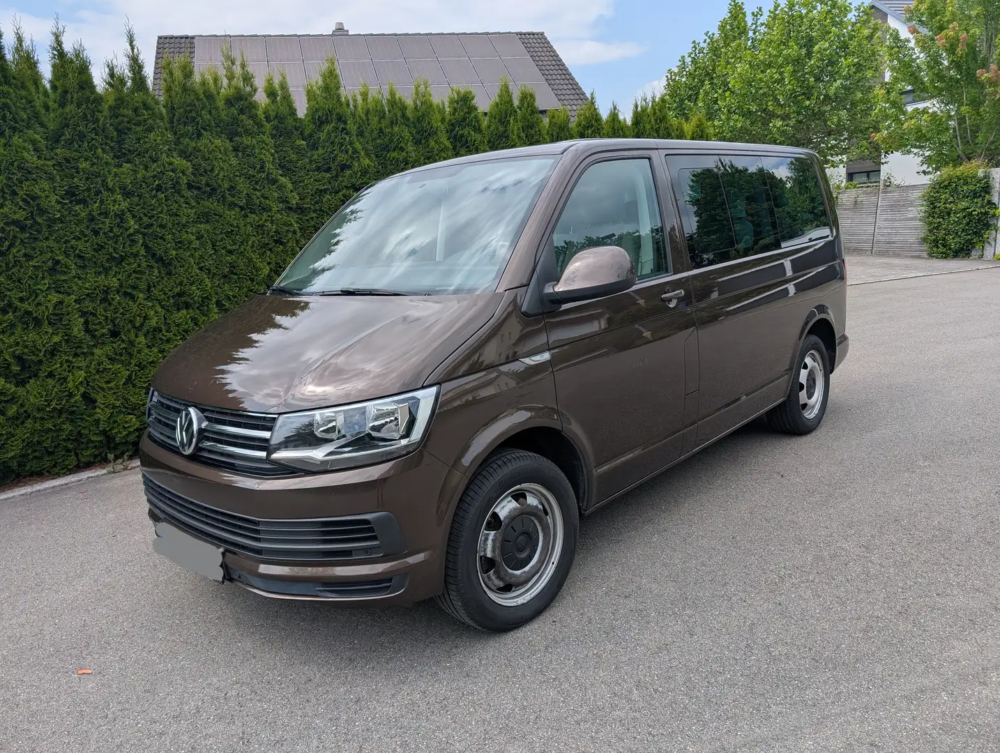 Volkswagen T6 Caravelle T6 Caravelle Comfortline 2.0 TDI DSG NAV Marrón - 1