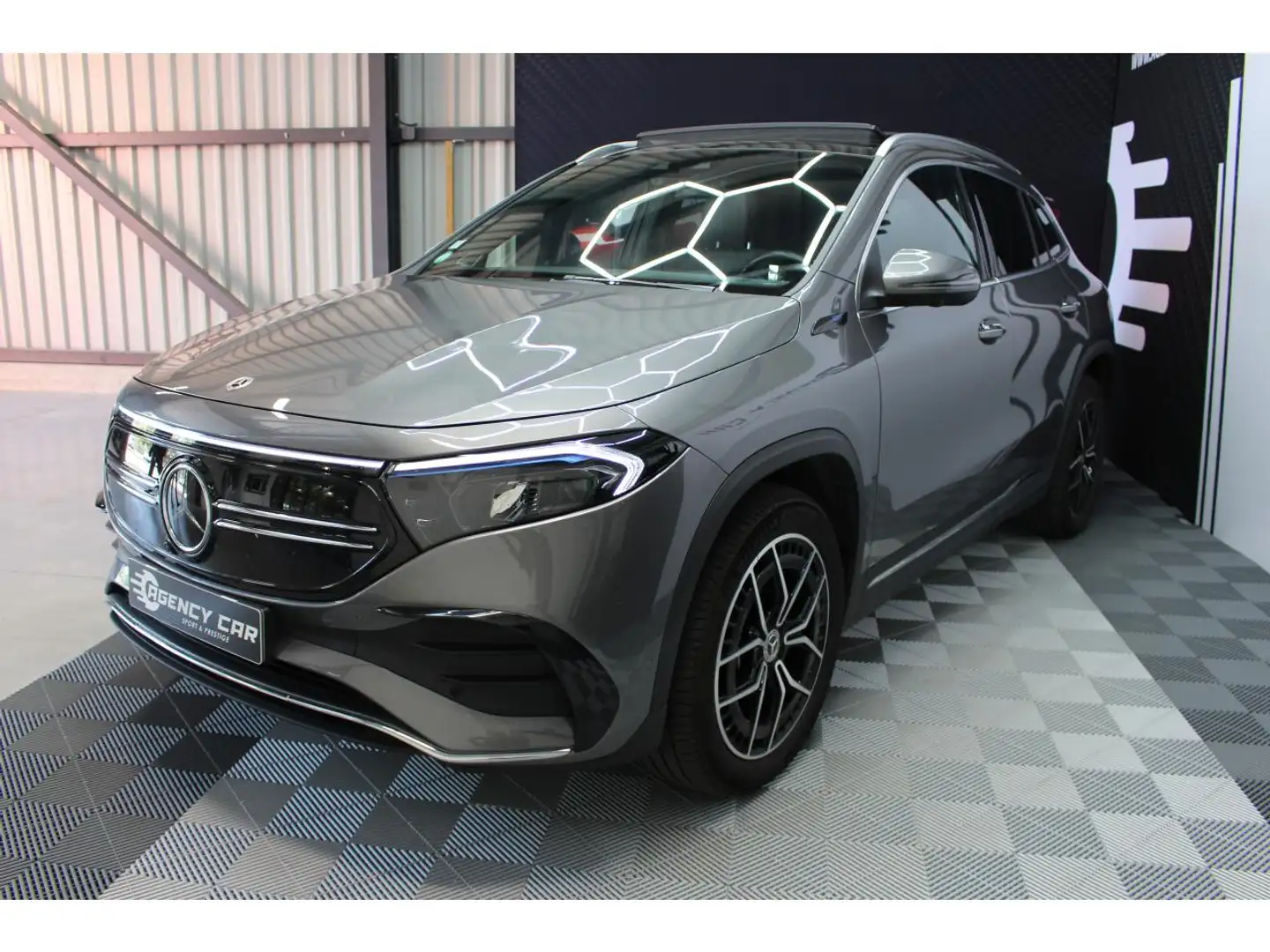 Mercedes-Benz EQA 250 AMG Line PREMIERE MAIN FULL OPTION ENTRETIEN MERCEDES Grau - 2