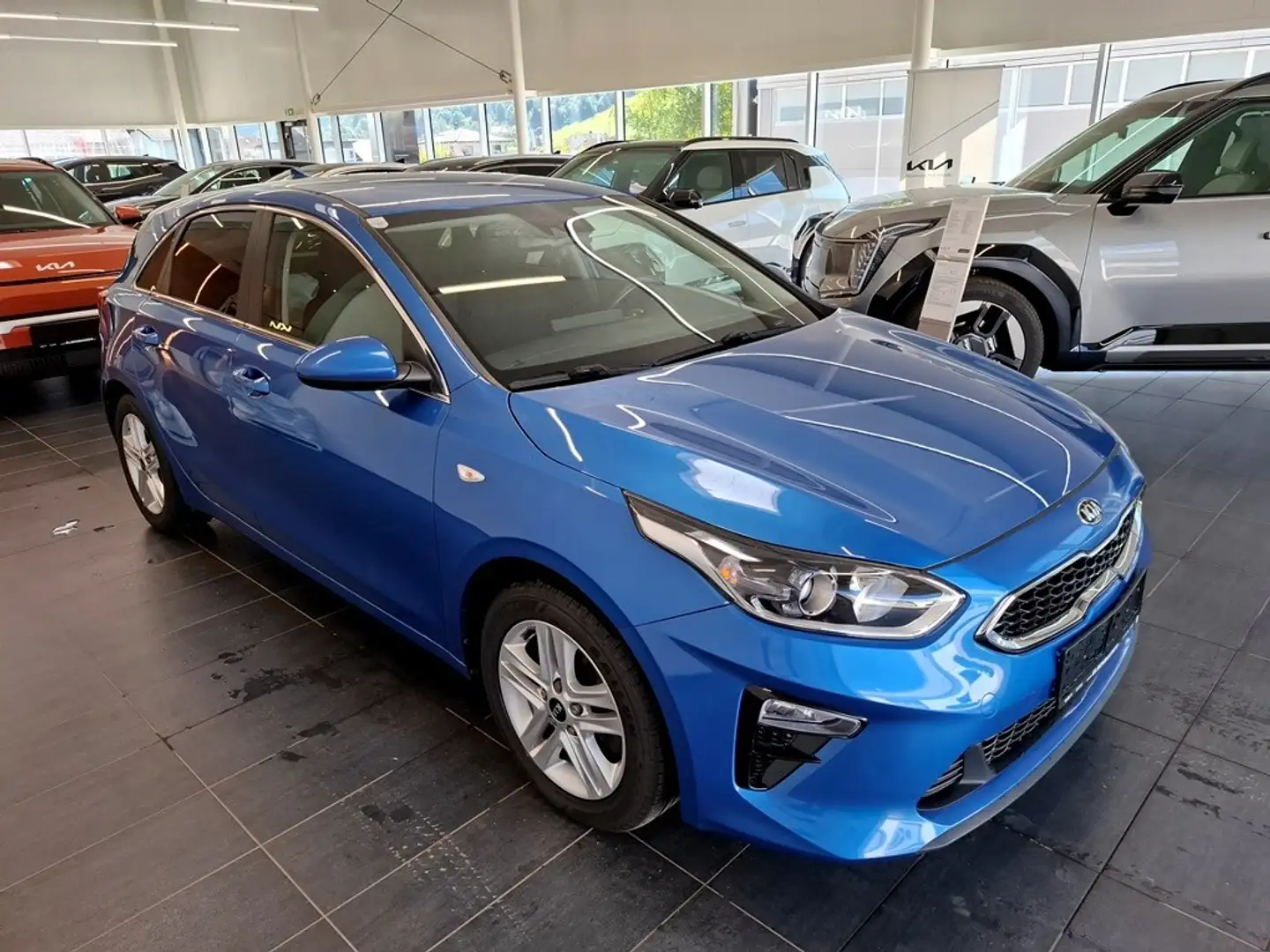 Kia Ceed / cee'd ceed 1,6 CRDi ISG Silber Blau - 2