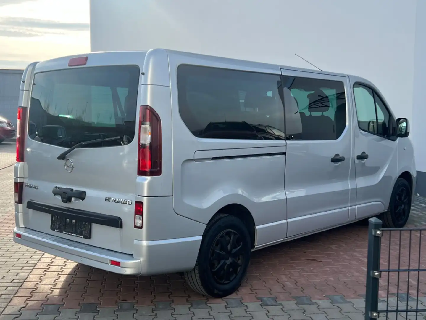 Opel Vivaro B L2H1*NUR 141TKM*9SITZER*NAVI*TEMPOMAT* Silber - 2