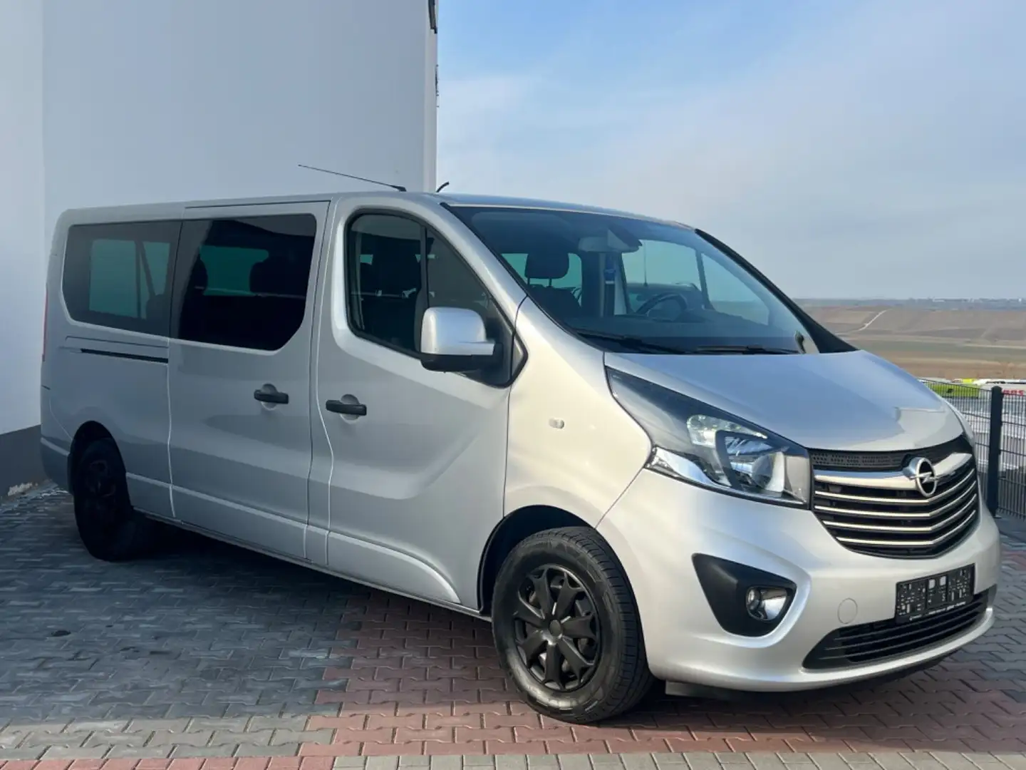 Opel Vivaro B L2H1*NUR 141TKM*9SITZER*NAVI*TEMPOMAT* Silber - 1