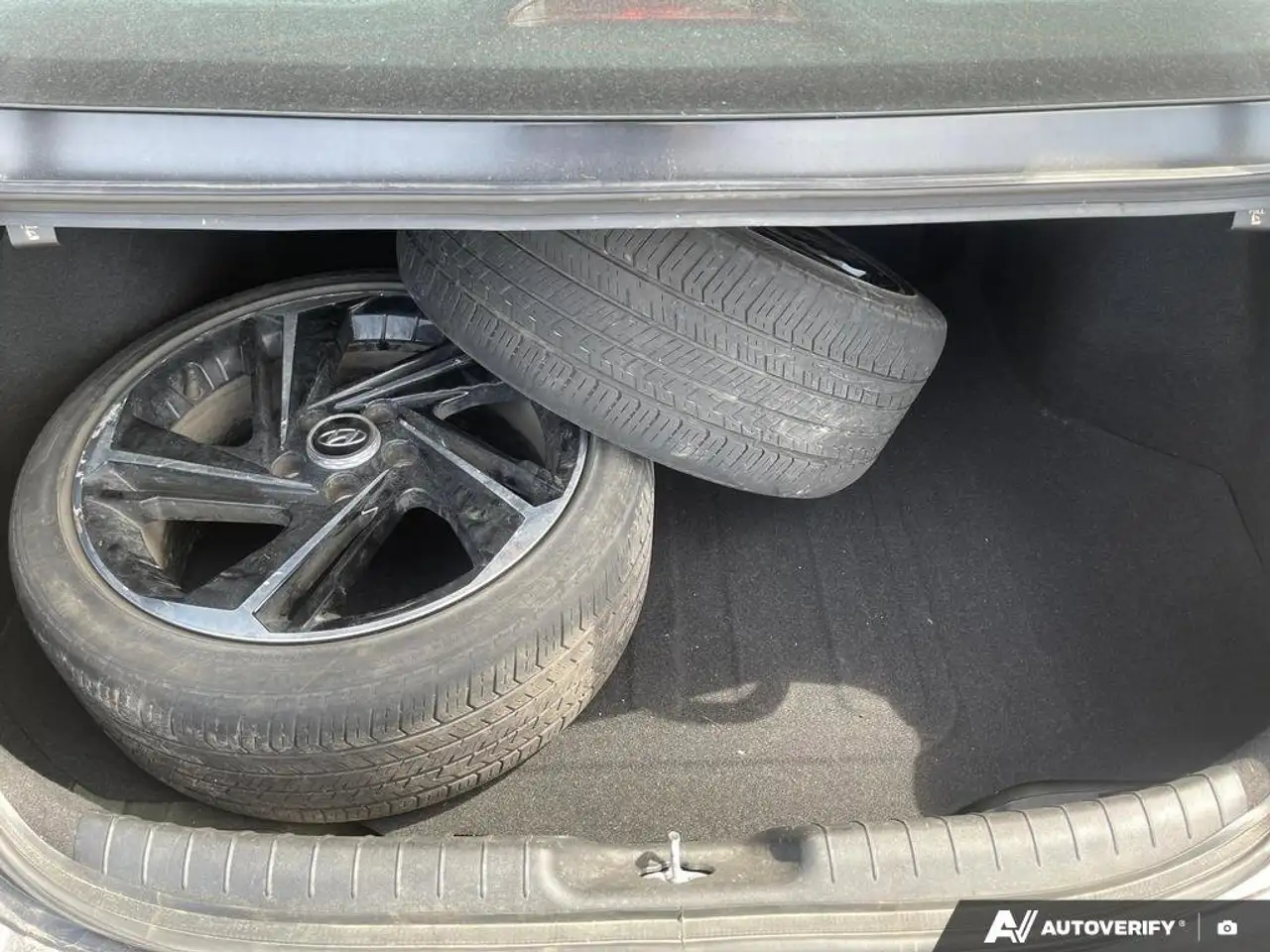 Hyundai ELANTRA снимка Hyundai ELANTRA