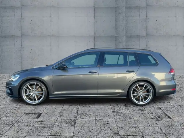Volkswagen Golf view 4