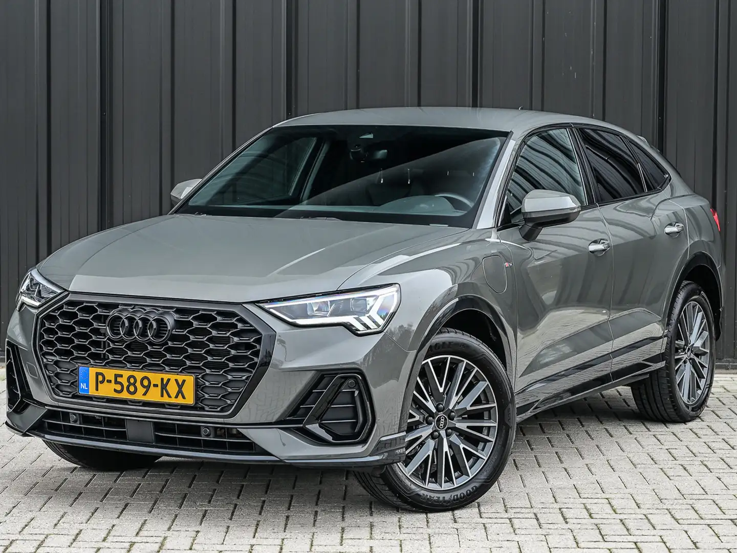 Audi Q3 Sportback 45 TFSI e S EDITION | 3X S-LINE | NL-AUT Grau - 2