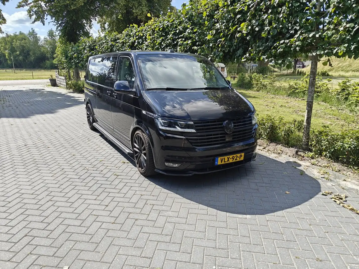 Volkswagen T7 Caravelle Transporter 7HC 2.0 Dubbele Cabine Černá - 1