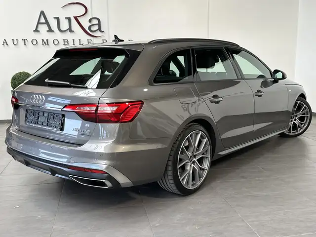 Audi A4 Avant view 4