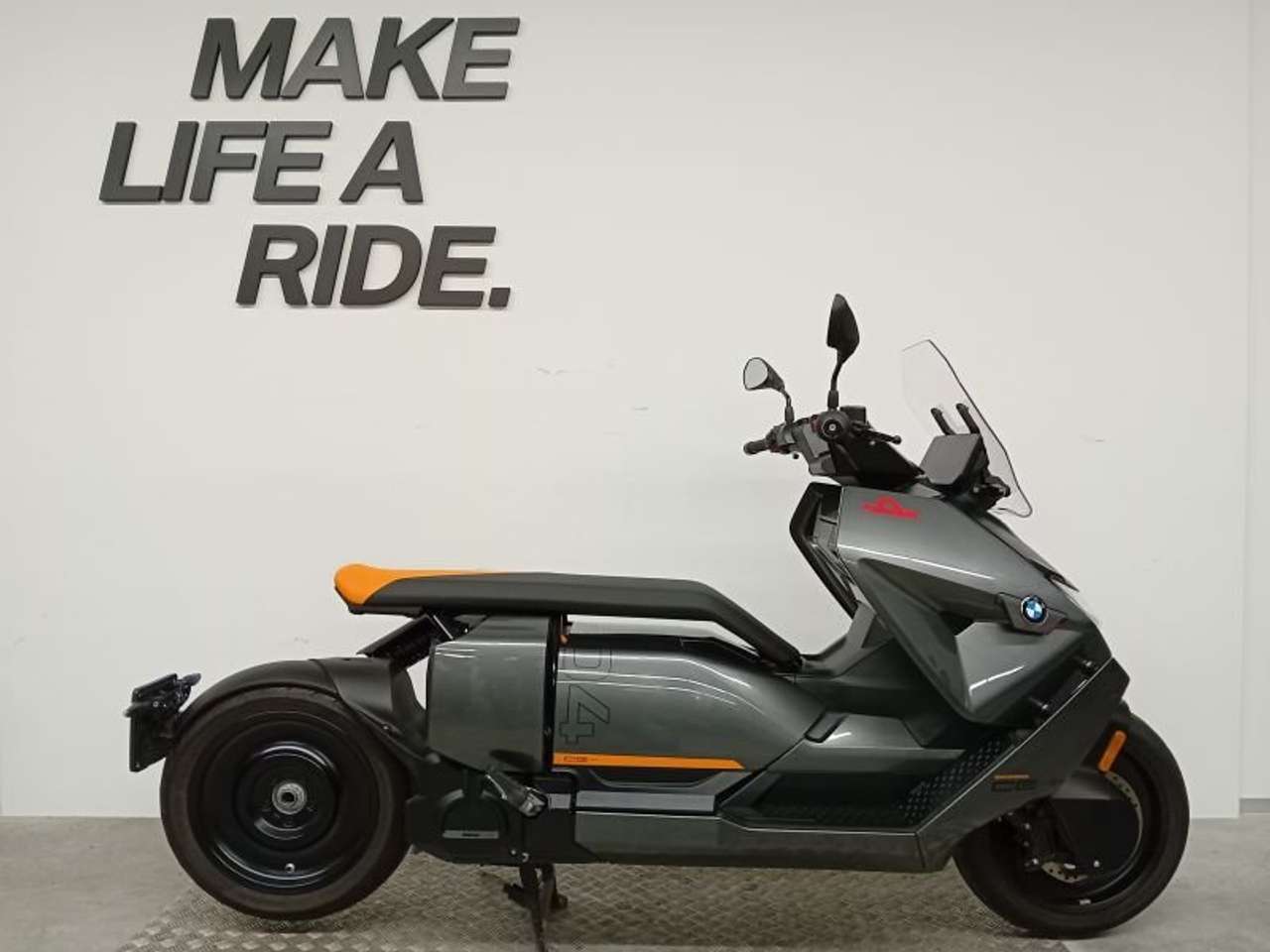 BMW CE 04