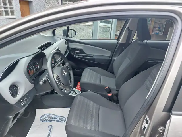 Toyota Yaris 1.3 ESSENCE 99CV. AUTOMATIQUE.  14.000KM ORIGINAL.