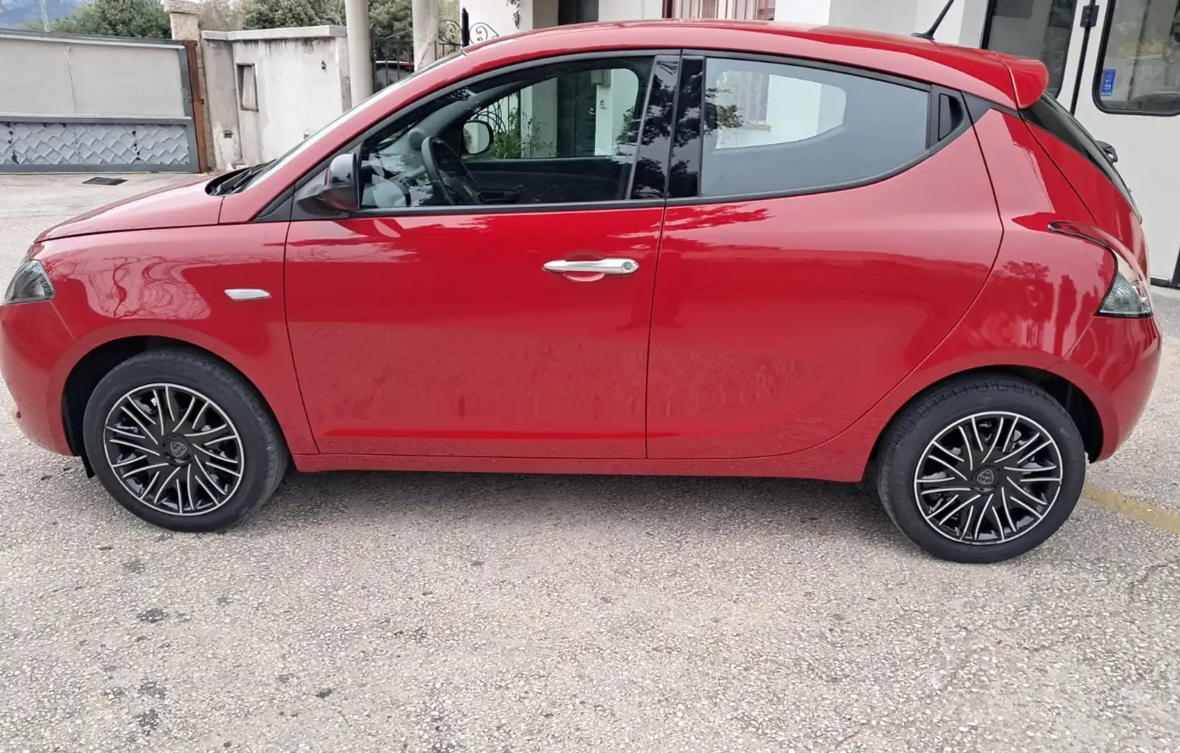 Lancia Ypsilon Ypsilon III 1.0 firefly hybrid Silver Plus 2023 Rosso - 2