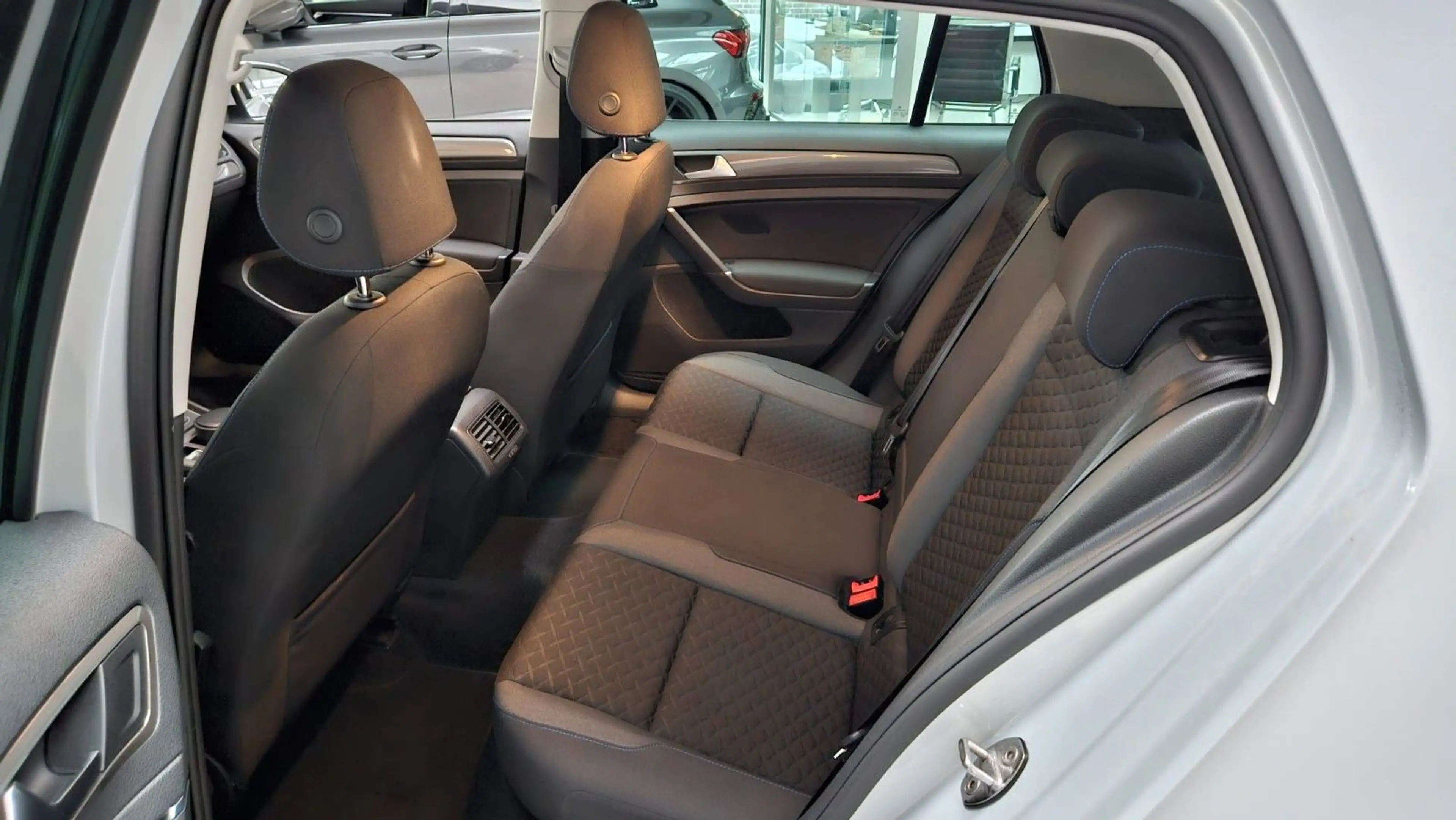 Volkswagen Golf VII Lim Join 2.0 TDI Panorama LED Navi ACC — photo 14