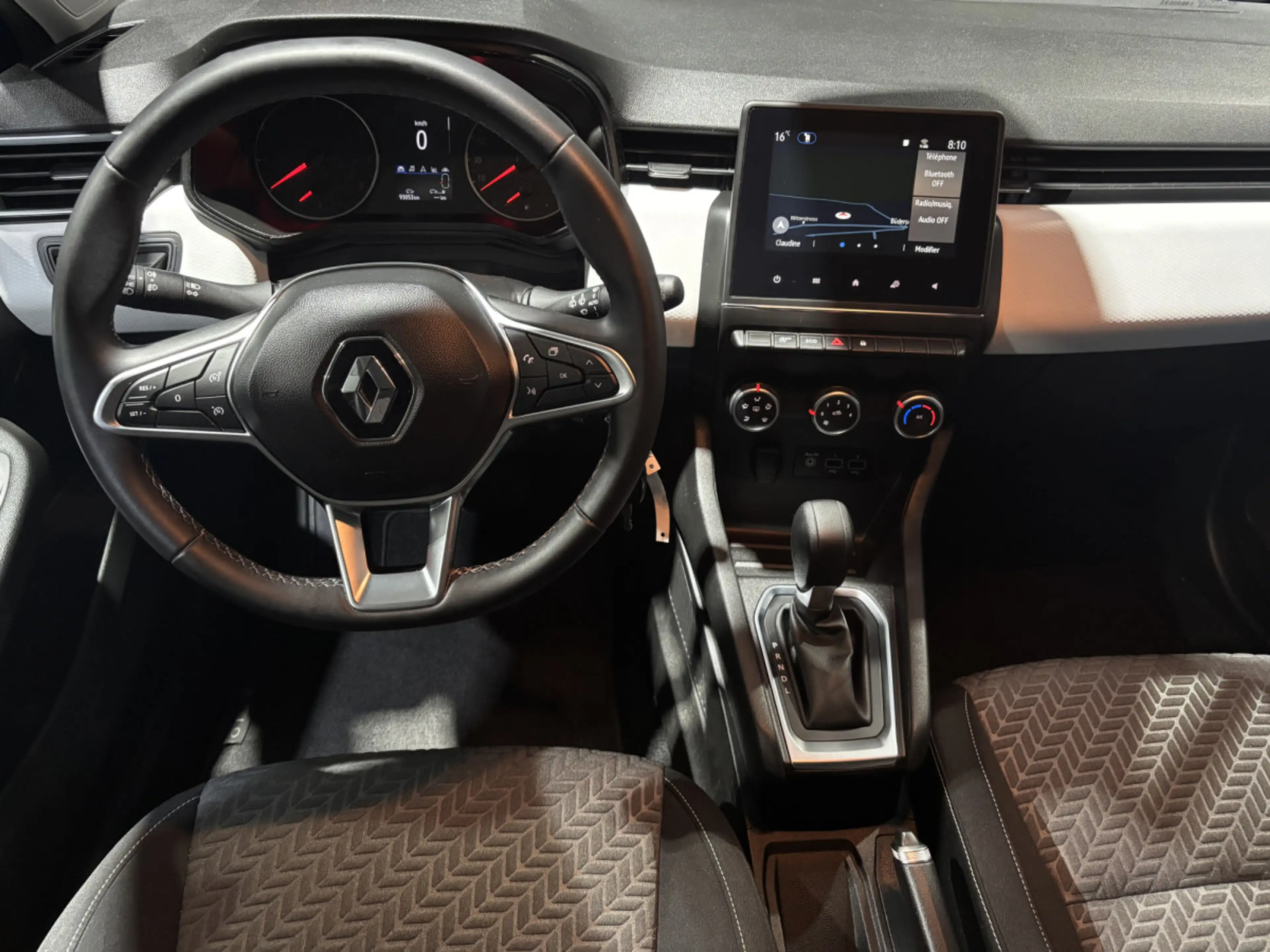 Renault Clio 1.0 TCe Techno — photo 11