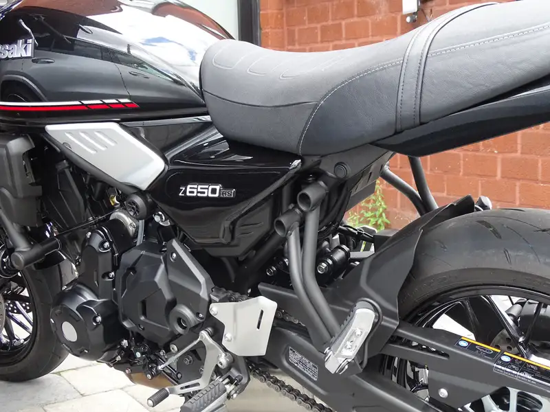 Kawasaki Z 650 RS - foto 4