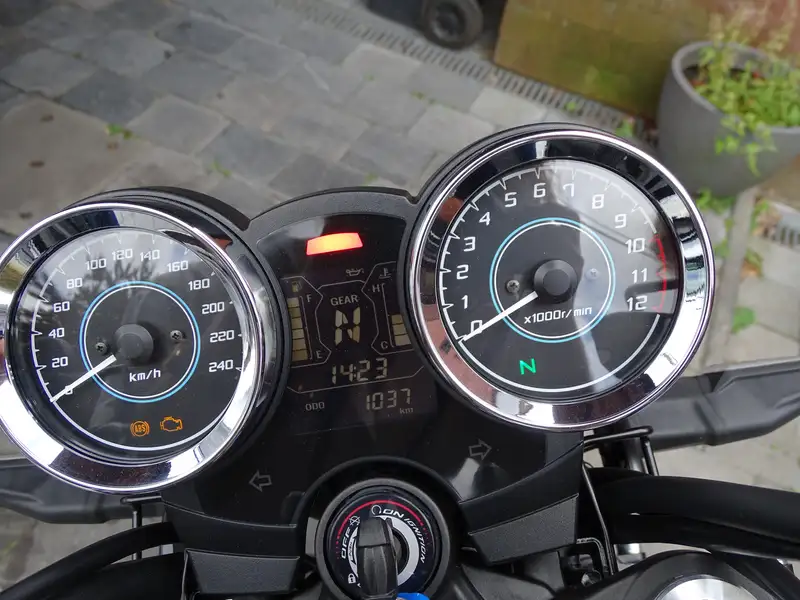 Kawasaki Z 650 RS - foto 2