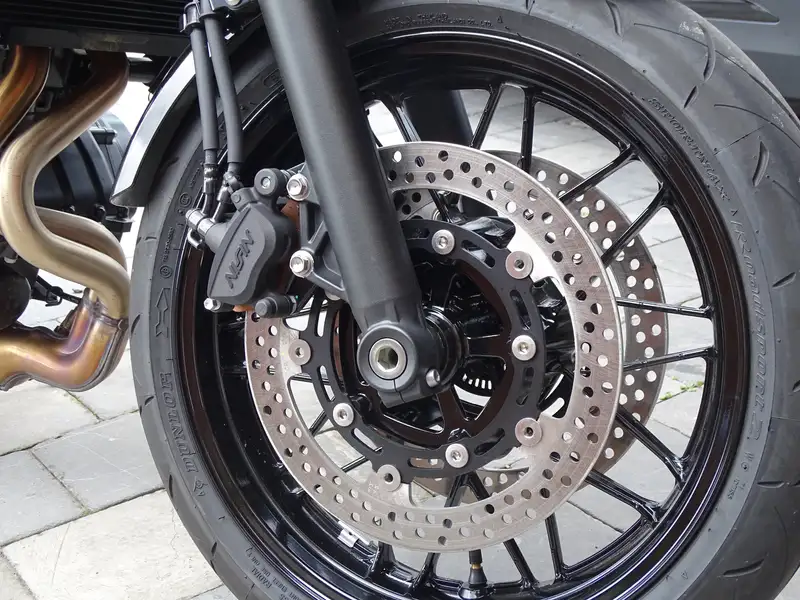 Kawasaki Z 650 RS - foto 8