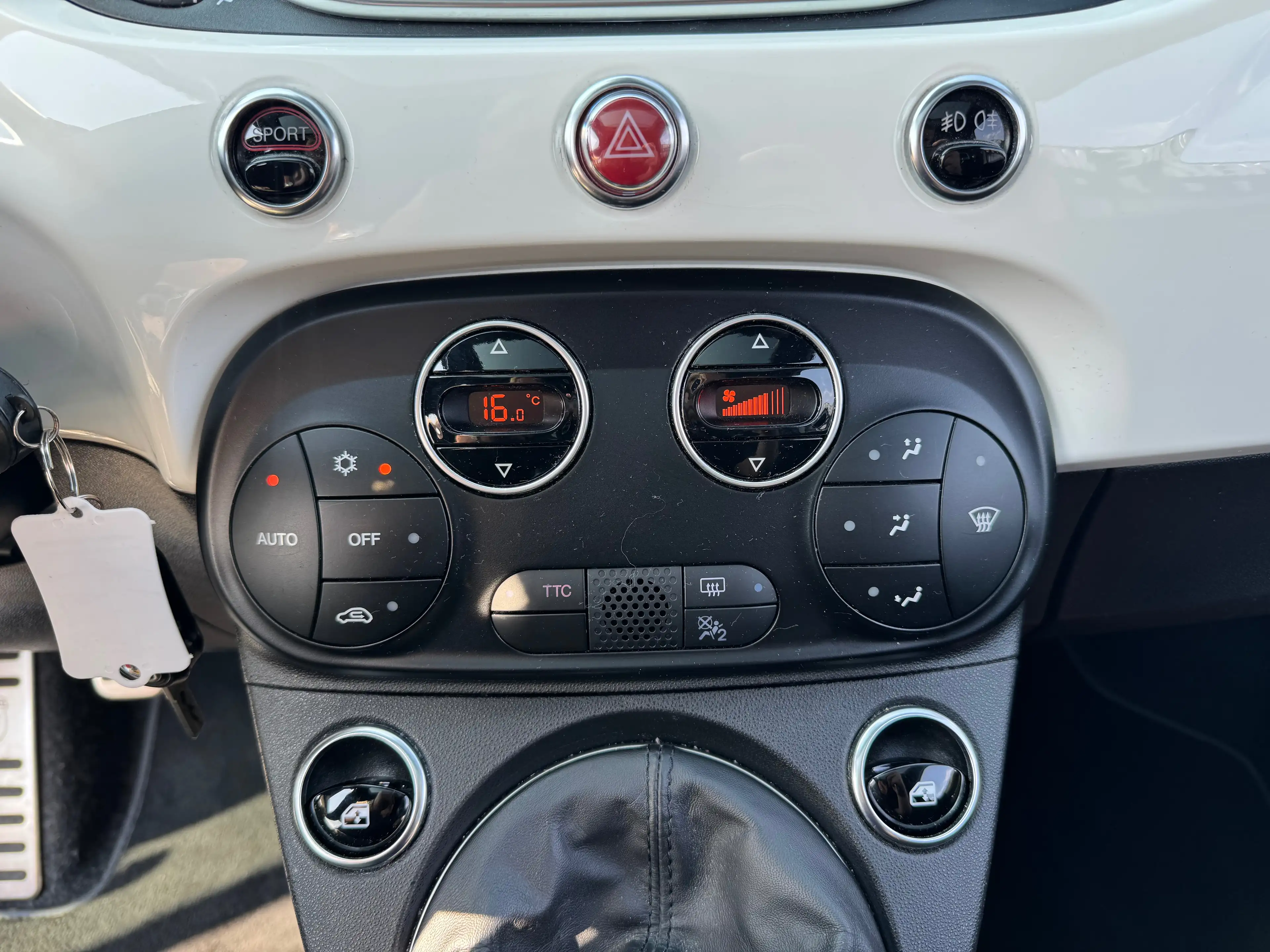 Abarth 595 1.4 T-JET / TOIT PANO / NAV / GARANTIE / AIRCO / BLUETOOTH — photo 11