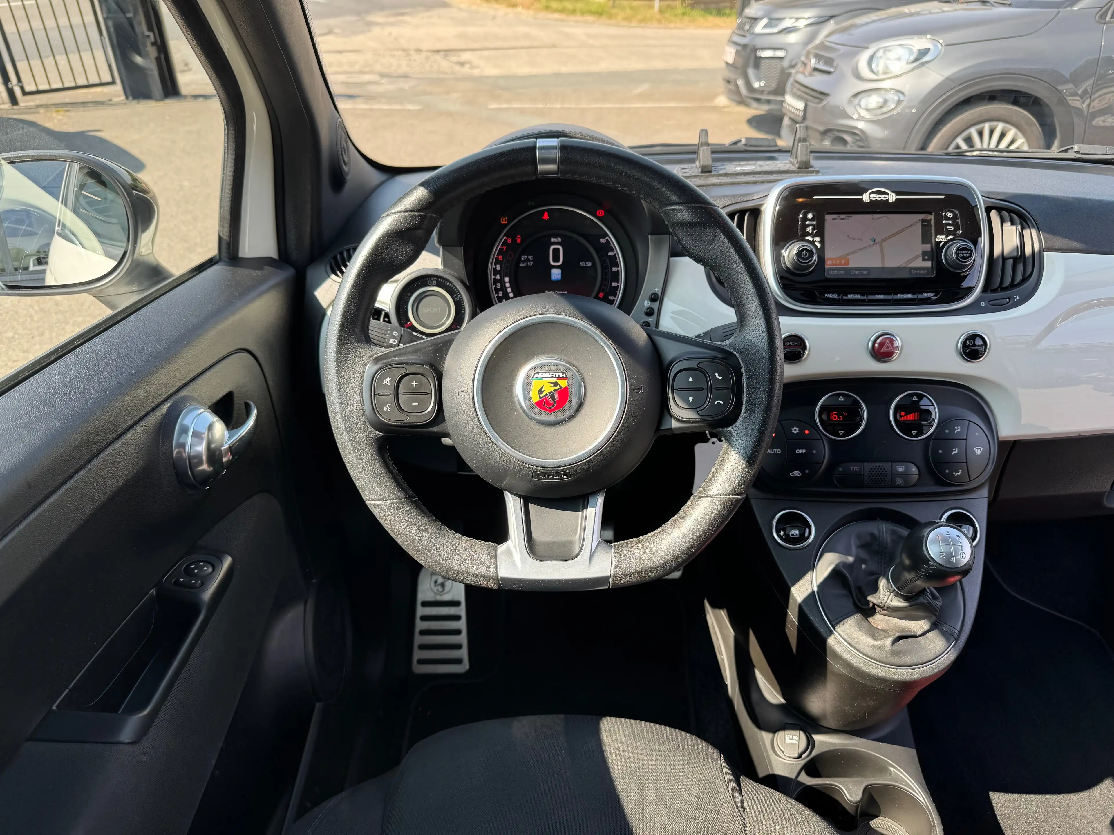 Abarth 595 1.4 T-JET / TOIT PANO / NAV / GARANTIE / AIRCO / BLUETOOTH — photo 9