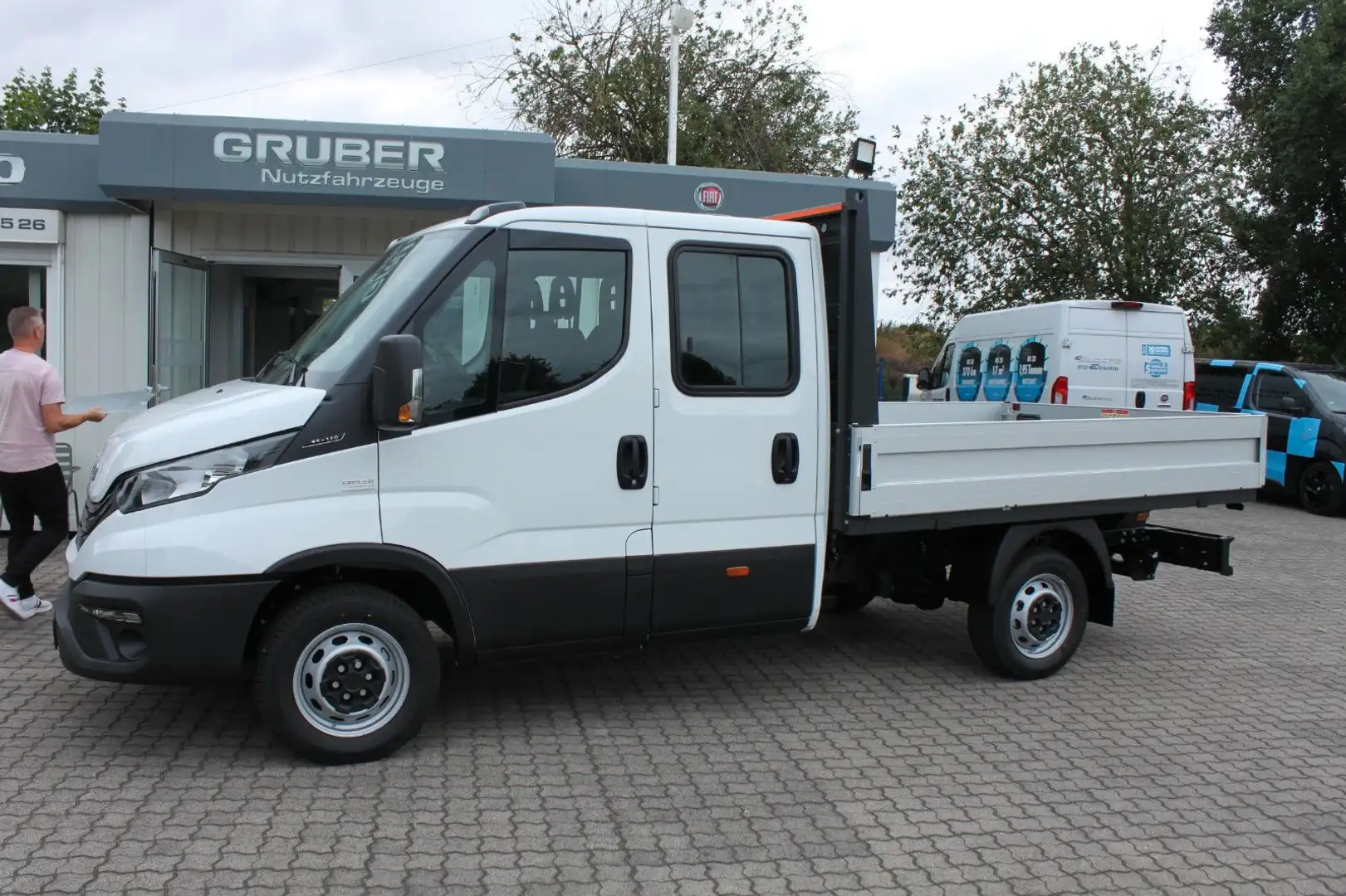 Iveco Daily 35S14 D Weiß - 1