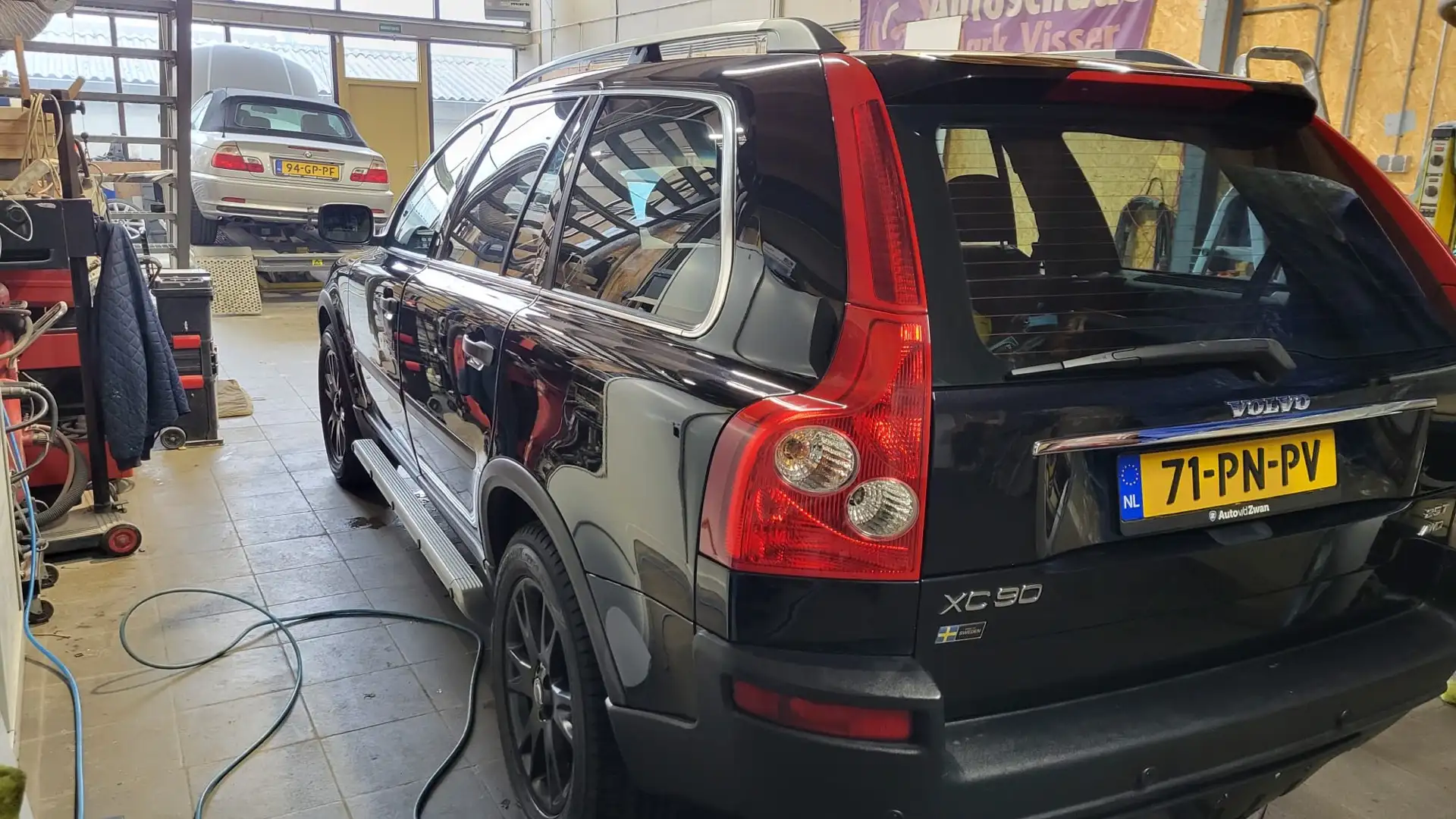 Volvo XC90 2.5 T Exclusive crna - 2