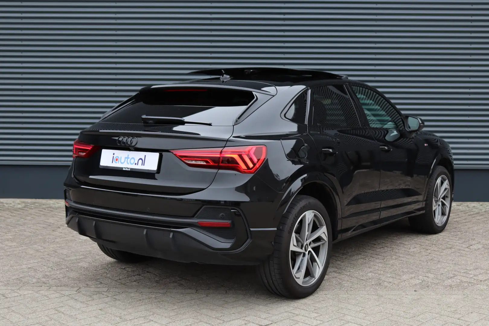 Audi Q3 Sportback 45 TFSI e 245PK S-Line Pano/LED/Keyless/ Noir - 2