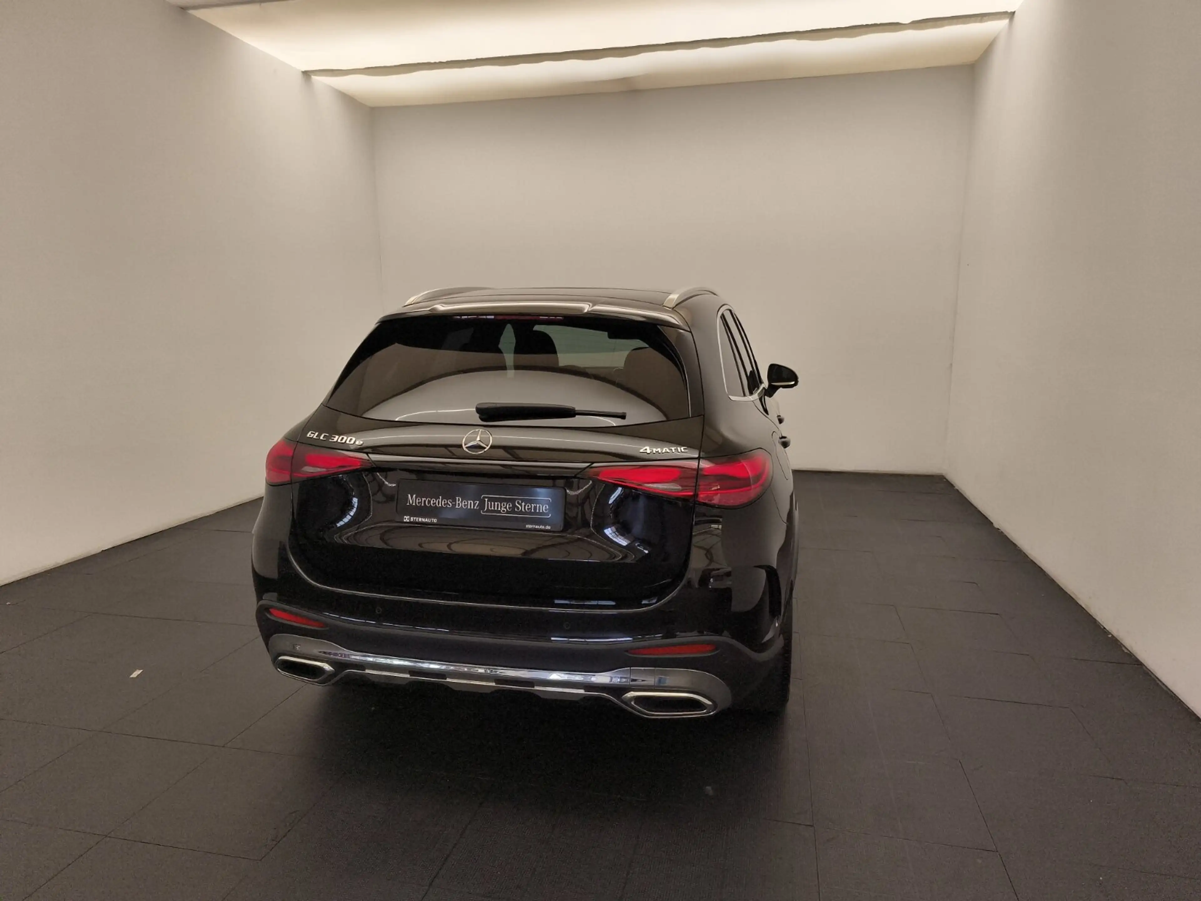 Mercedes-Benz GLC 300 GLC 300 e 4M AMG 360 Cam LED Distr 20 Zoll Burm3D — photo 7