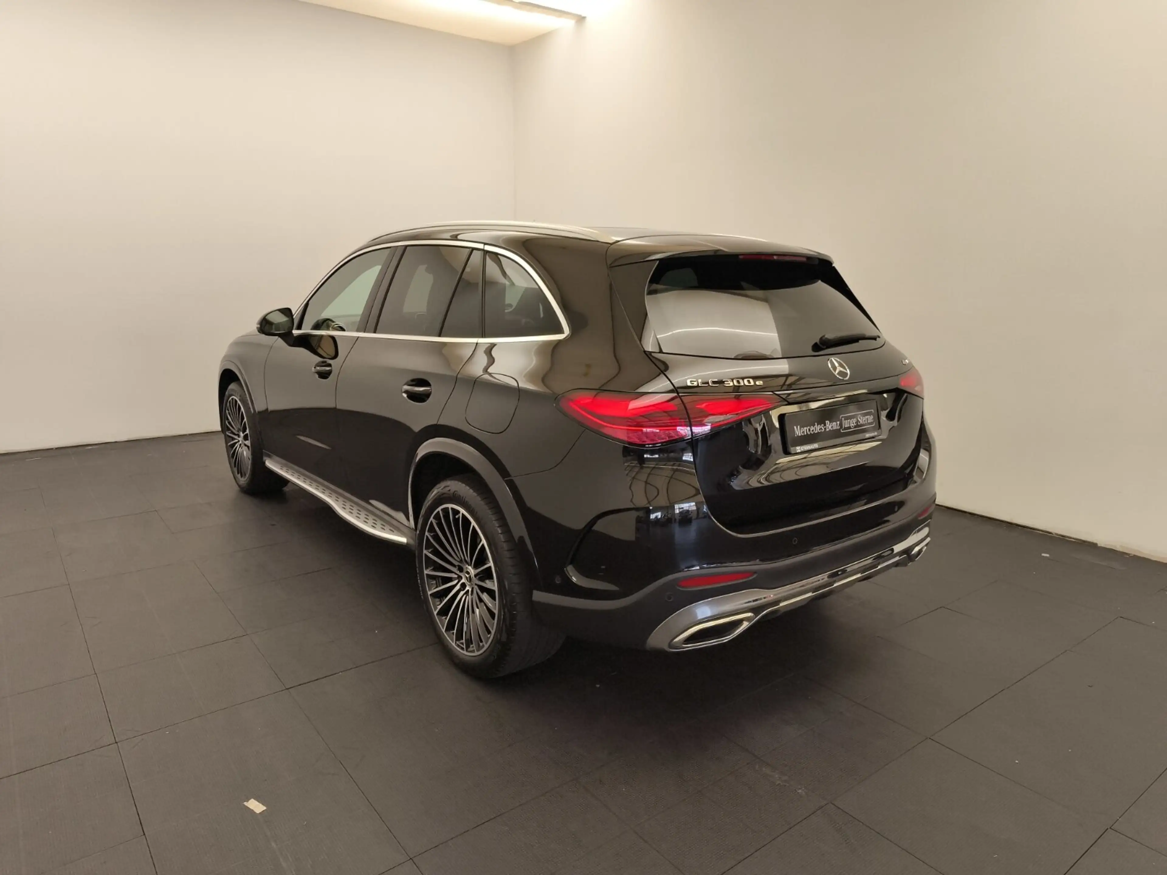 Mercedes-Benz GLC 300 GLC 300 e 4M AMG 360 Cam LED Distr 20 Zoll Burm3D — photo 8