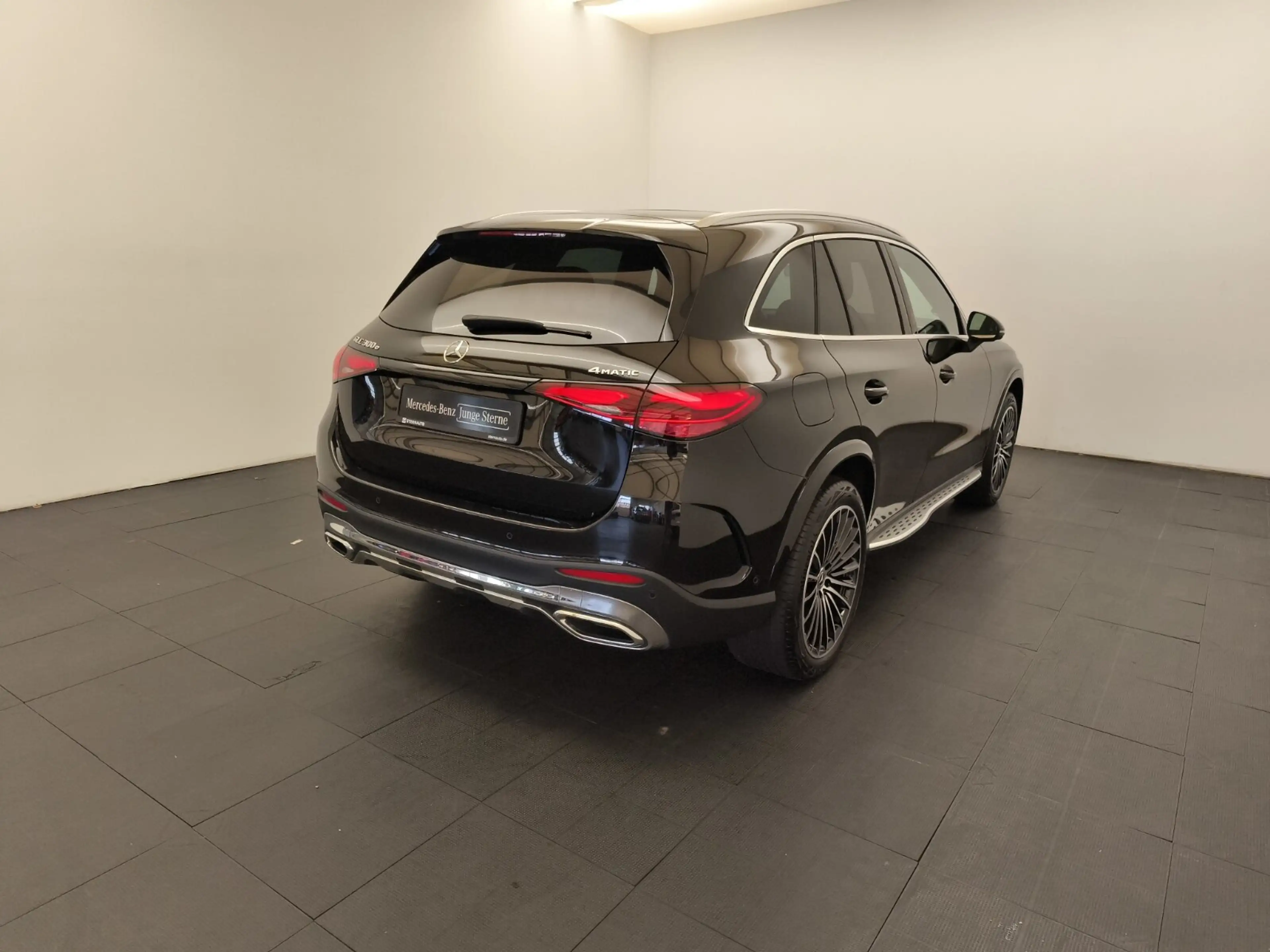 Mercedes-Benz GLC 300 GLC 300 e 4M AMG 360 Cam LED Distr 20 Zoll Burm3D — photo 6