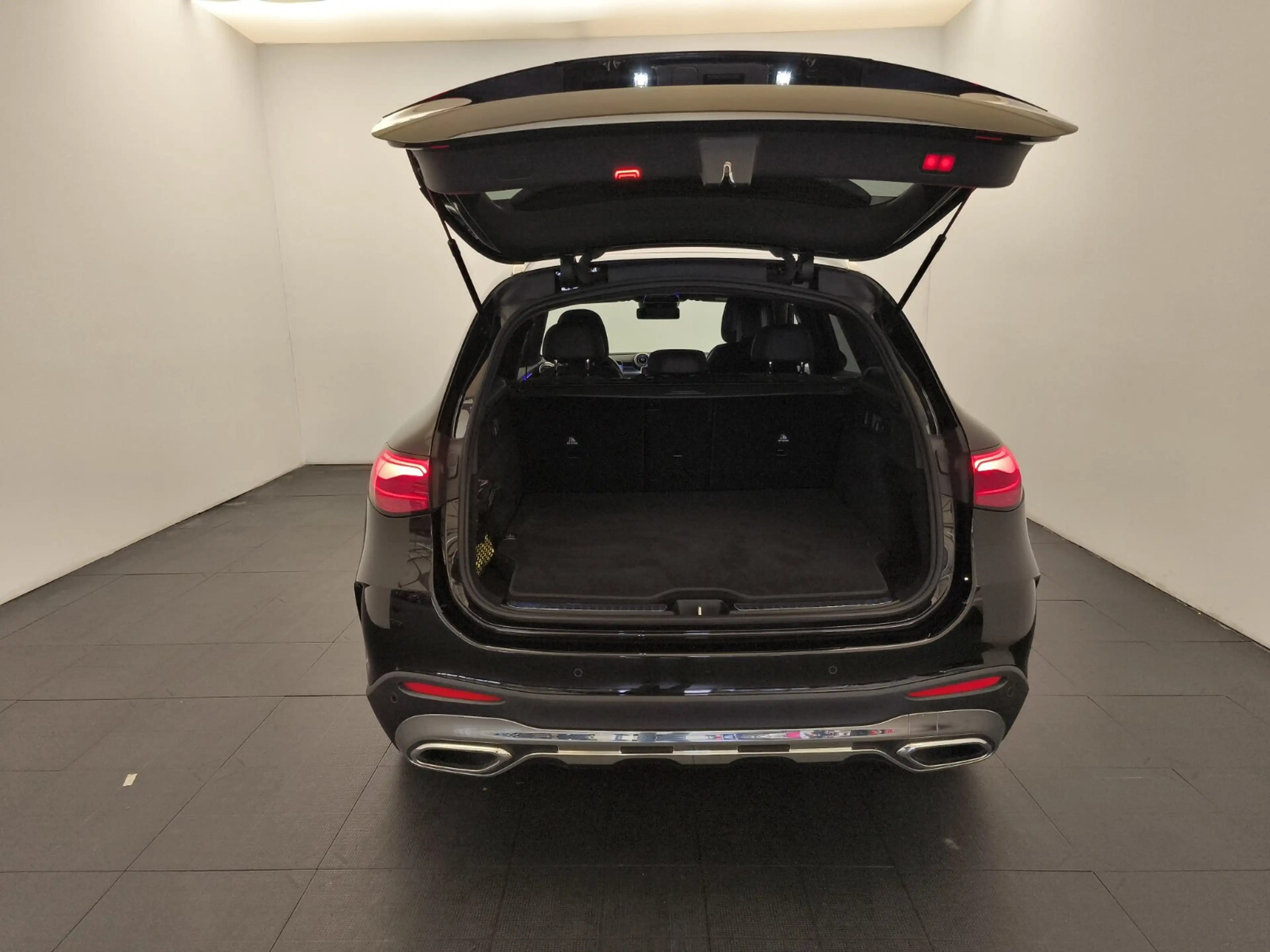 Mercedes-Benz GLC 300 GLC 300 e 4M AMG 360 Cam LED Distr 20 Zoll Burm3D — photo 11