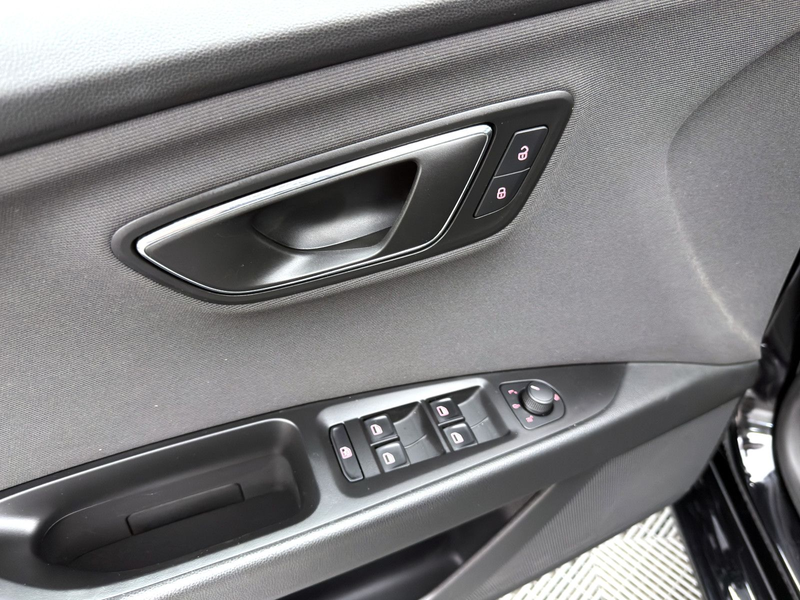SEAT Leon ST 1.6 TDI Ecomotive Style*Navi*PDC*SHZ* — photo 6