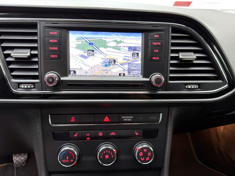 SEAT Leon ST 1.6 TDI Ecomotive Style*Navi*PDC*SHZ* — photo 11
