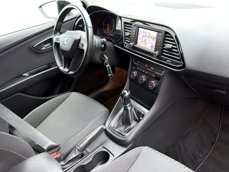 SEAT Leon ST 1.6 TDI Ecomotive Style*Navi*PDC*SHZ* — photo 9