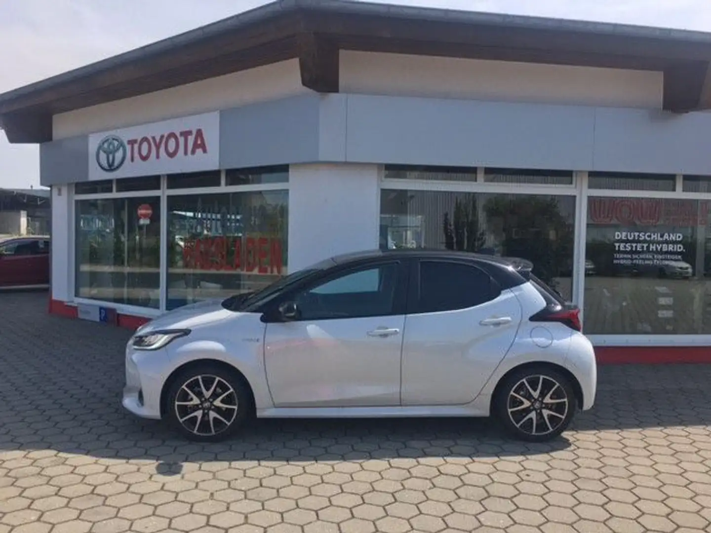 Toyota Yaris Hybrid Style Wit - 2