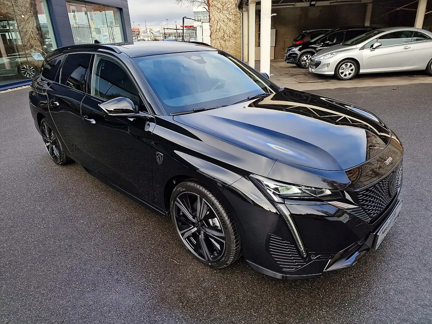 Peugeot 308 SW Hybrid 145 e-DCS6 GT Schwarz - 1