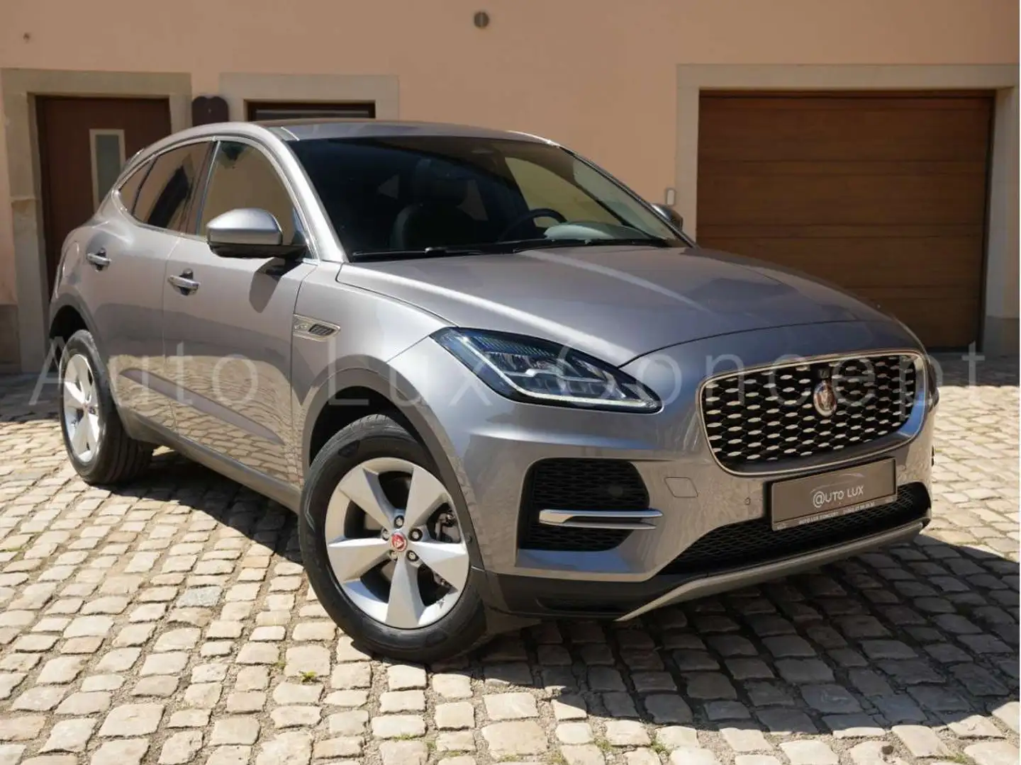 Jaguar E-Pace P200 AWD S/Pano/360-Kamera/Apple CarPlay/DAB+ Gris - 2