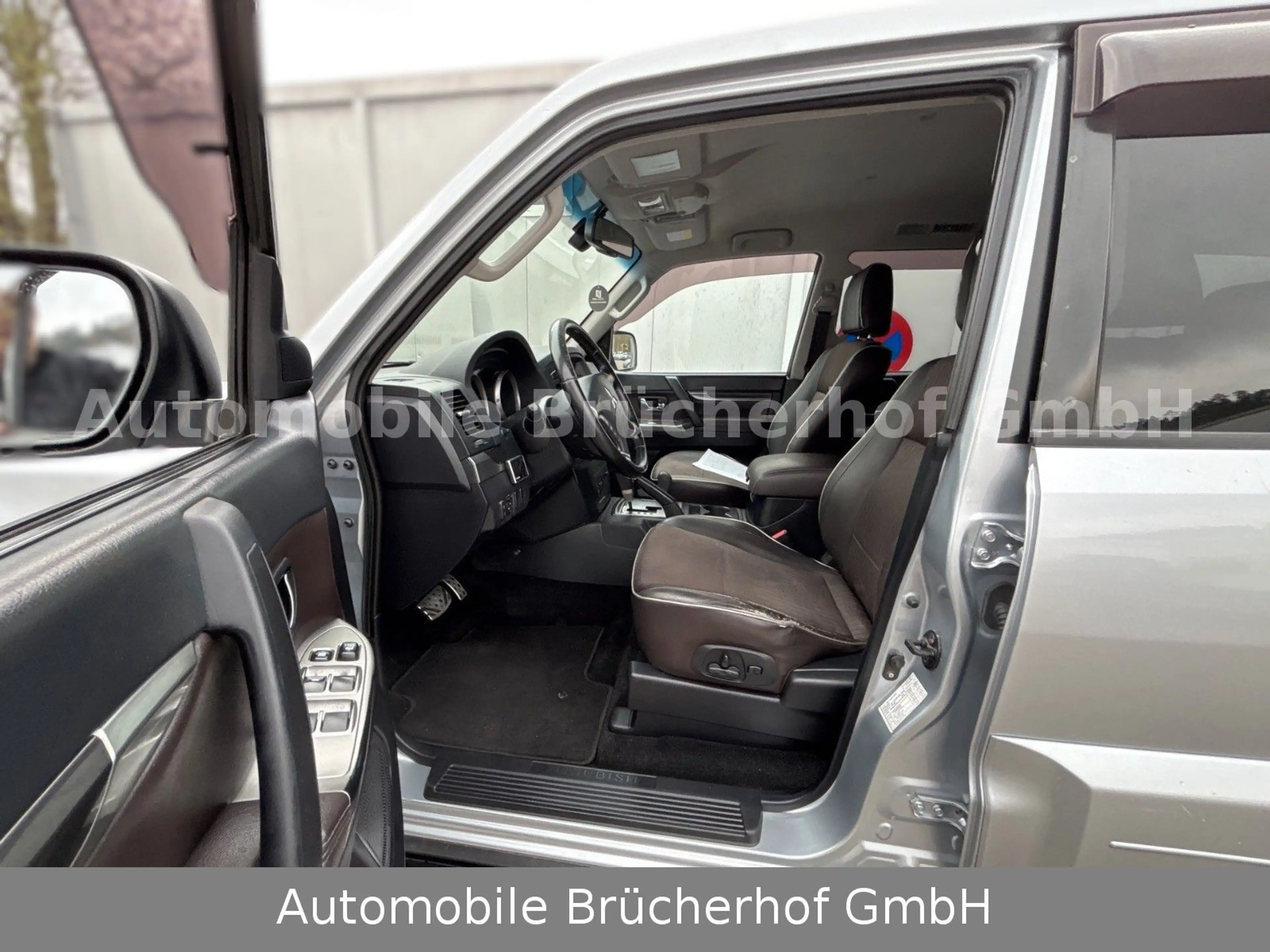 Mitsubishi Pajero 3.2 DI-D Intense Deutsch/Viele Teile neu! — photo 5