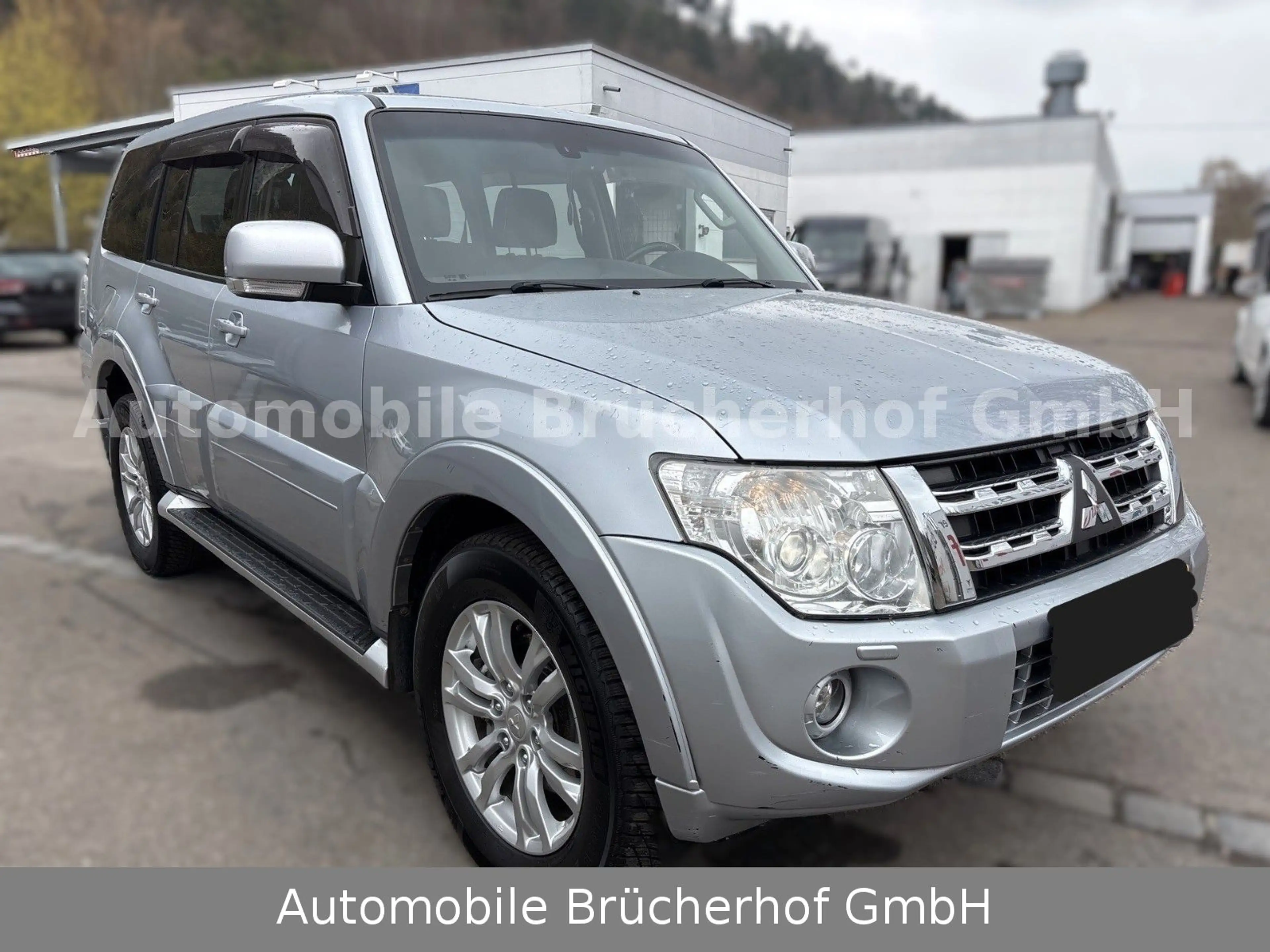 Mitsubishi Pajero 3.2 DI-D Intense Deutsch/Viele Teile neu! — photo 2