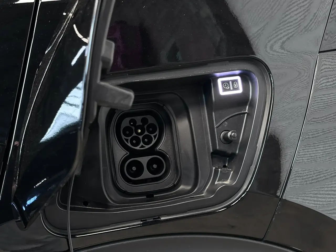 Peugeot E-2008 50 kWh*95.3% SOH*ONLY 8.858 KM!!!*ACTIVE-PACK*, миниатюра 9
