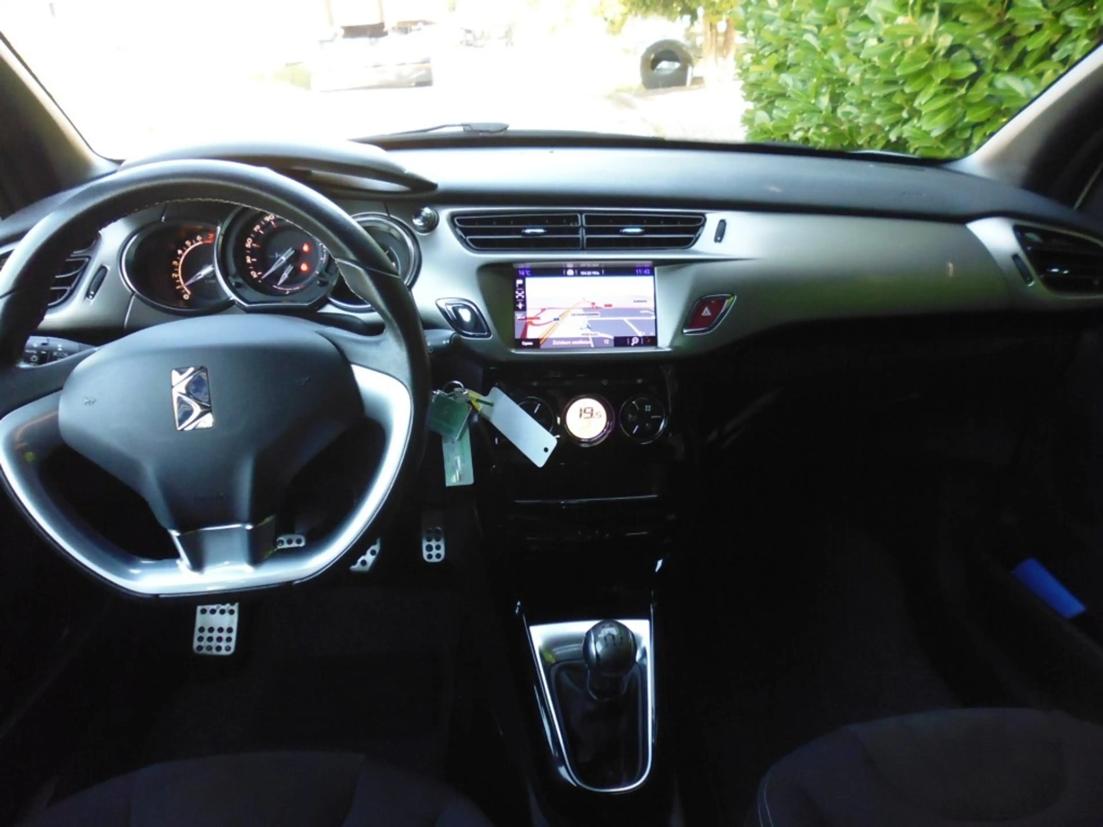 DS Automobiles DS 3 1.2 PureTech So Chic CRUISE LED ESP PDC ECC — photo 4