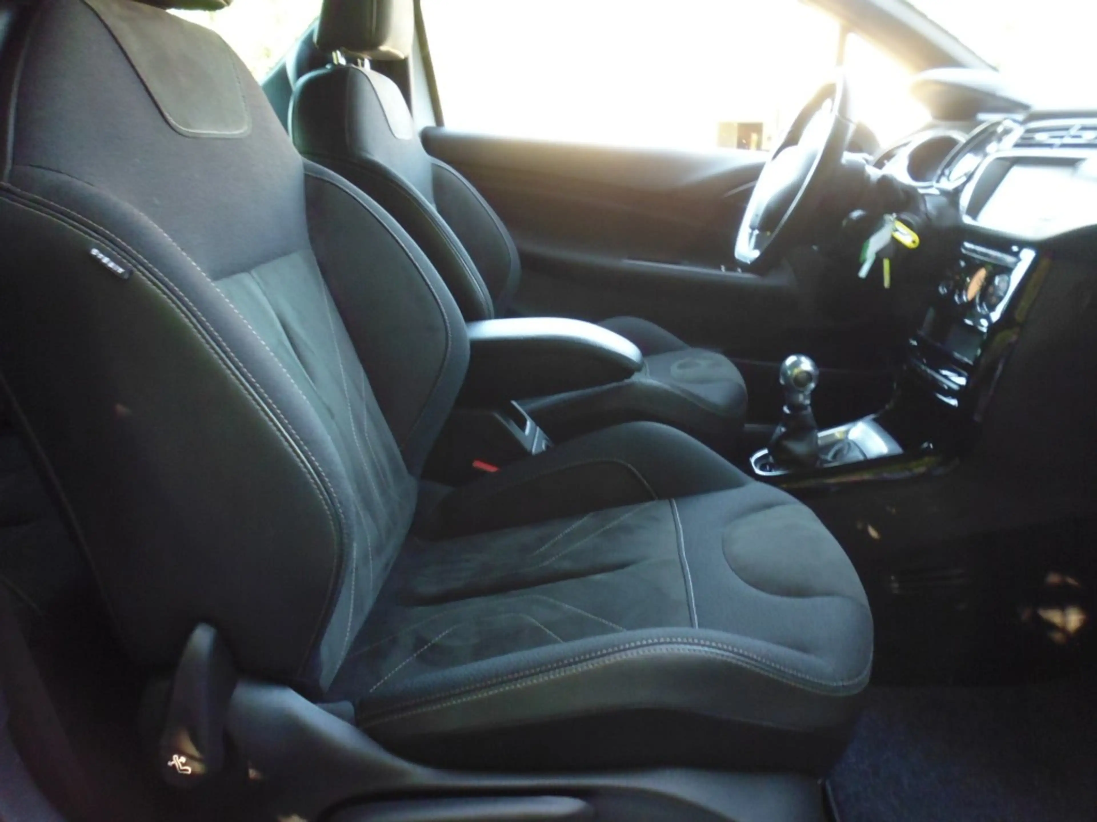 DS Automobiles DS 3 1.2 PureTech So Chic CRUISE LED ESP PDC ECC — photo 11