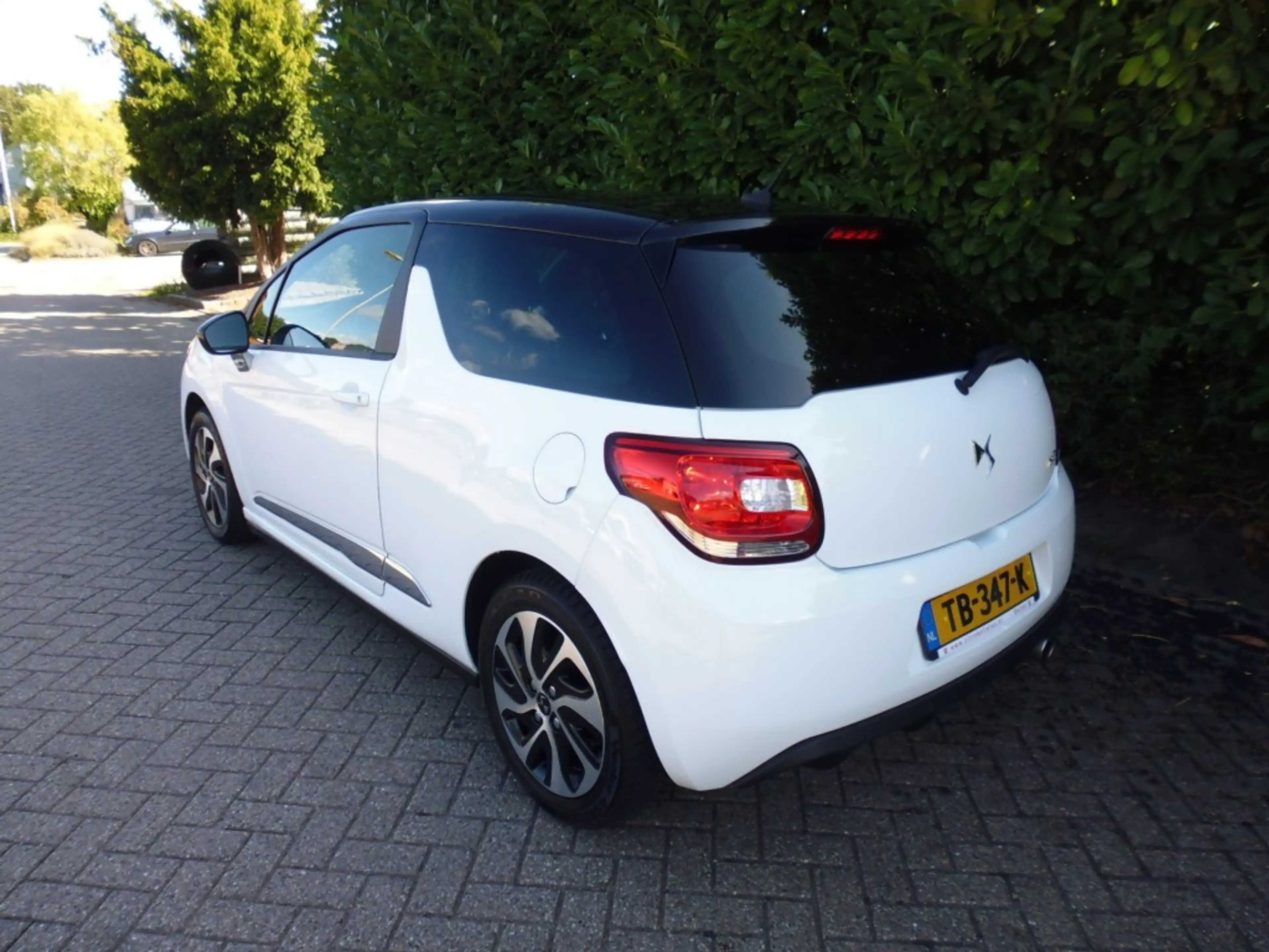 DS Automobiles DS 3 1.2 PureTech So Chic CRUISE LED ESP PDC ECC — photo 3