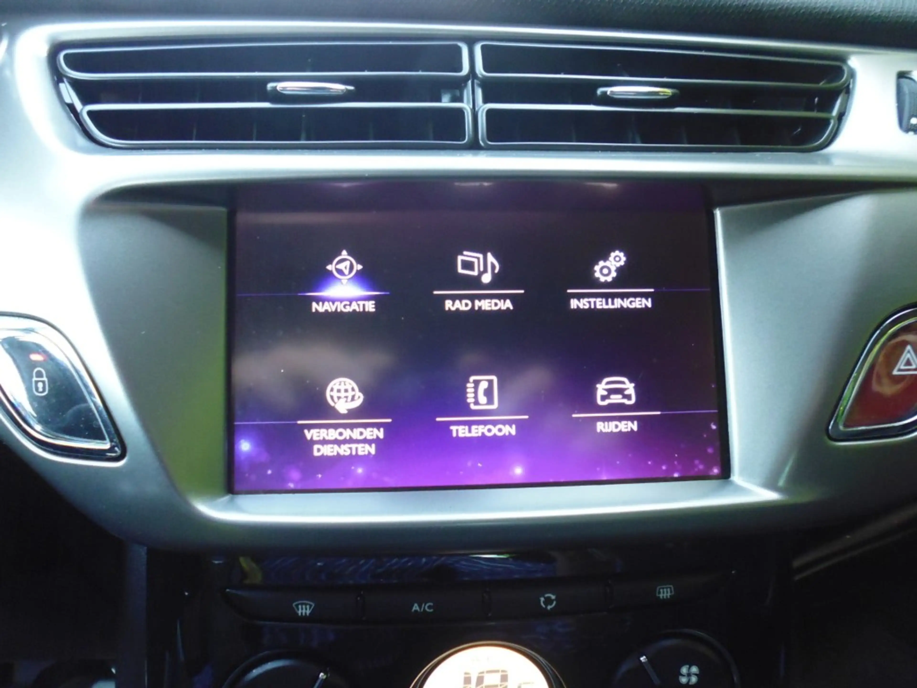 DS Automobiles DS 3 1.2 PureTech So Chic CRUISE LED ESP PDC ECC — photo 7