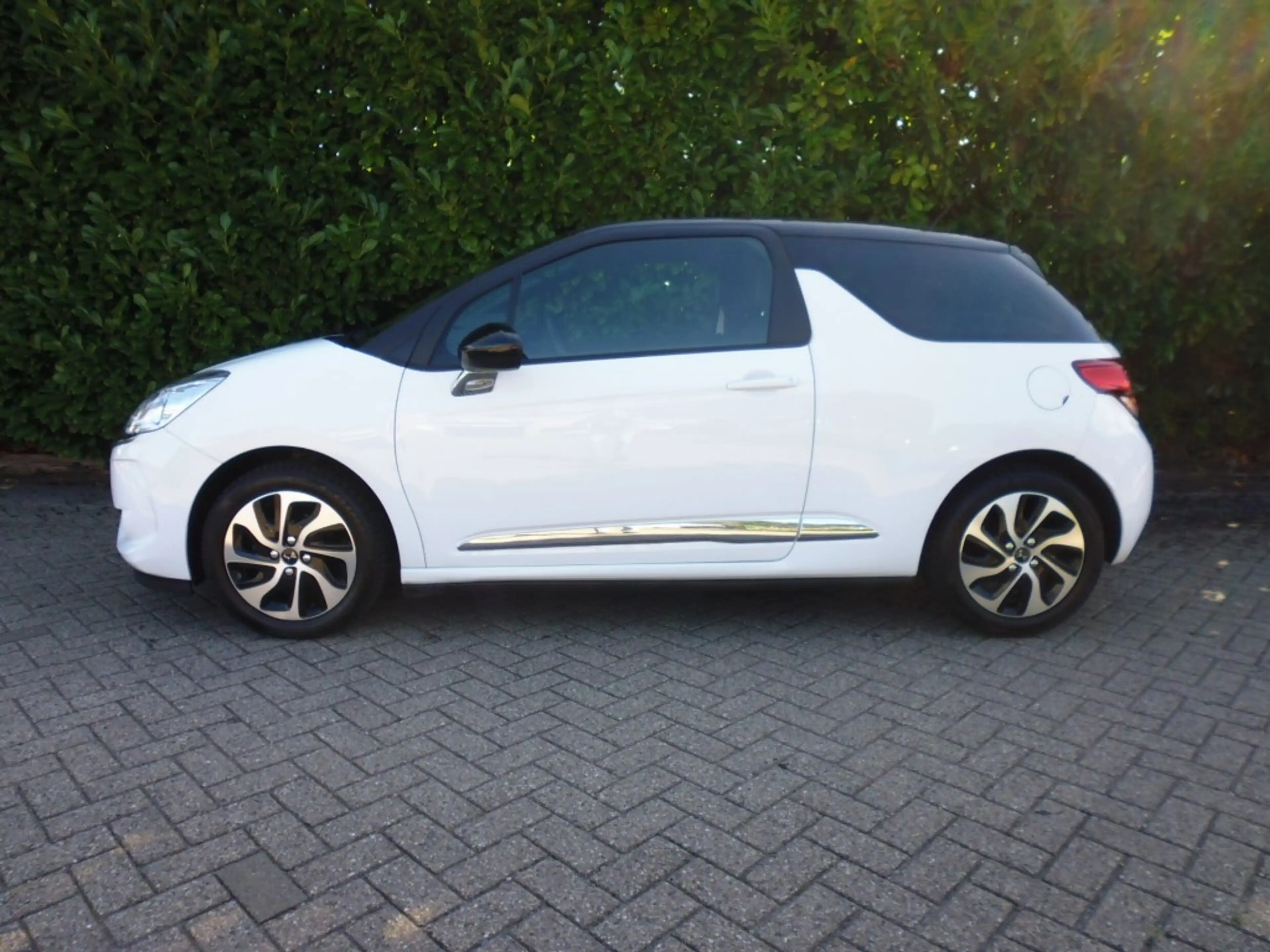DS Automobiles DS 3 1.2 PureTech So Chic CRUISE LED ESP PDC ECC — photo 2