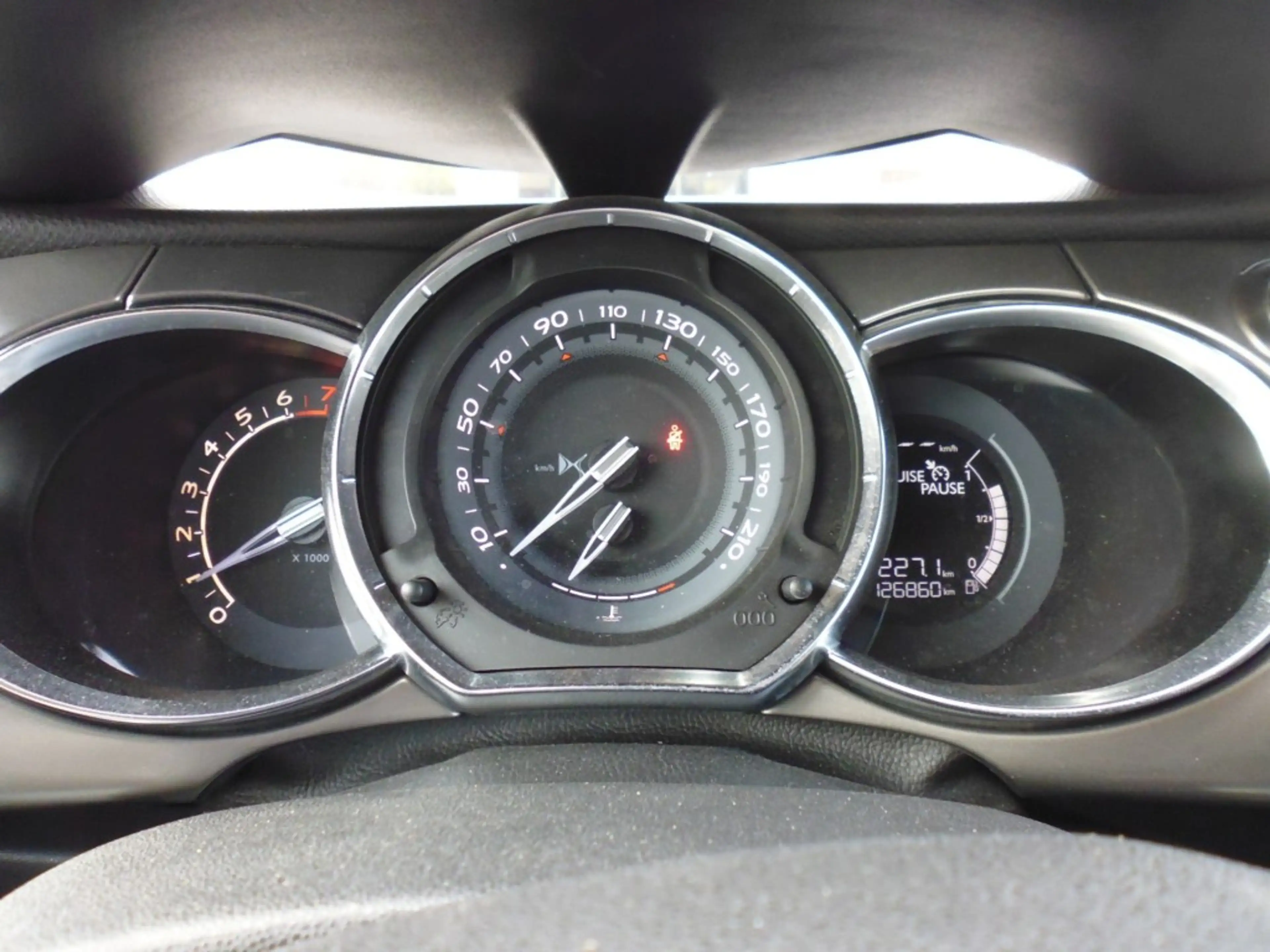 DS Automobiles DS 3 1.2 PureTech So Chic CRUISE LED ESP PDC ECC — photo 5