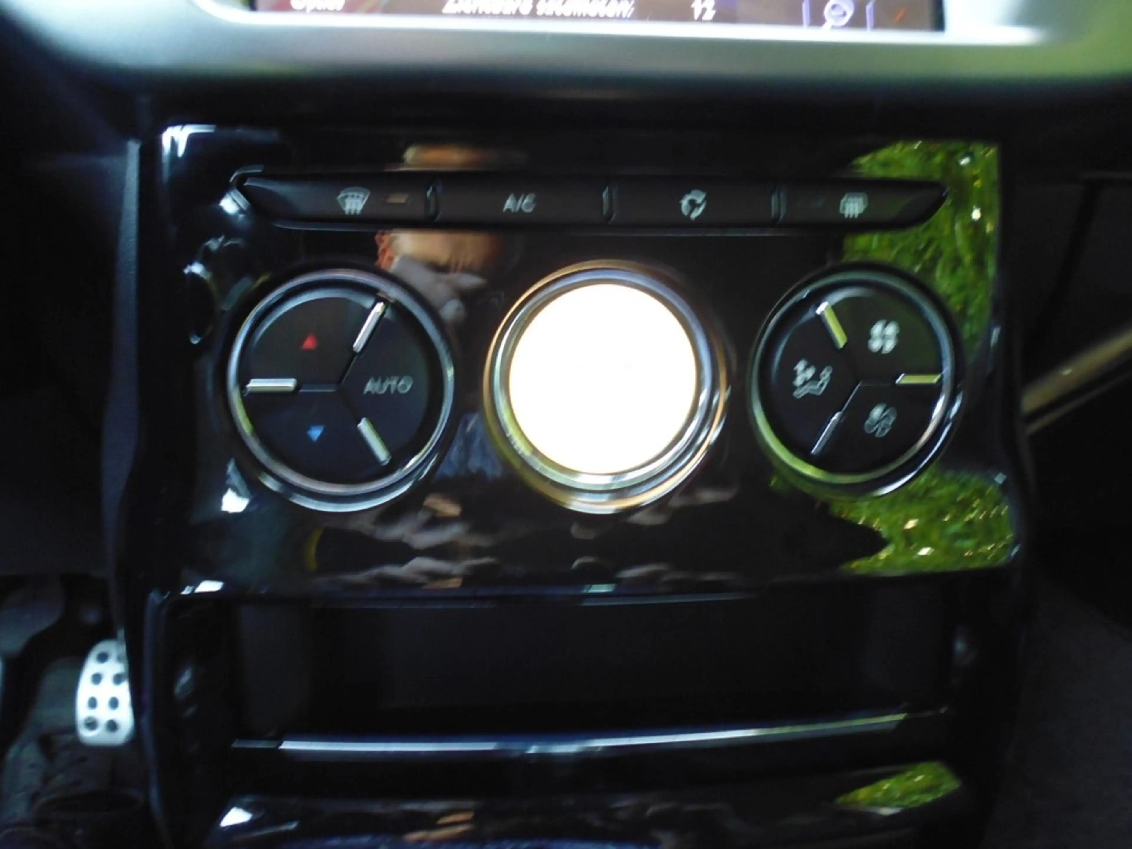 DS Automobiles DS 3 1.2 PureTech So Chic CRUISE LED ESP PDC ECC — photo 8