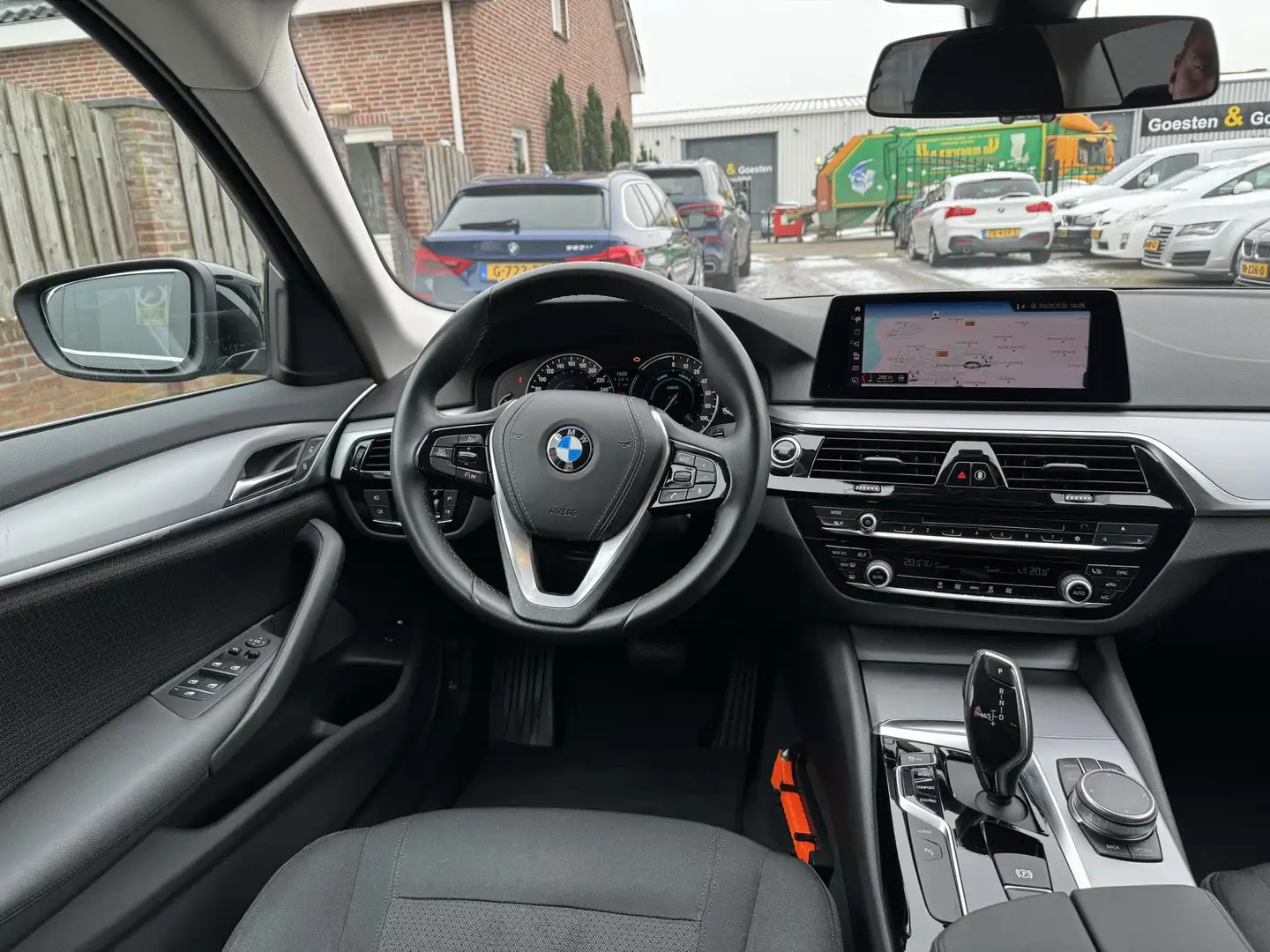 BMW 530 5-serie 530e iPerformance Executive Zwart - 2