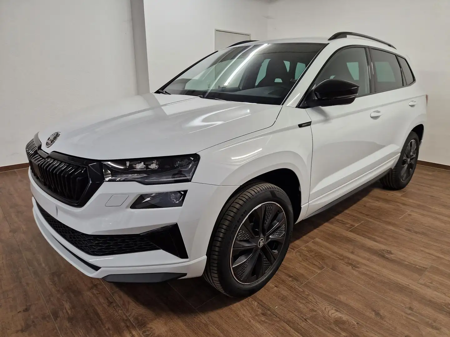 Skoda Karoq Sportline 4x4 2.0 TSI DSG Matrix Navi AHK Wit - 1