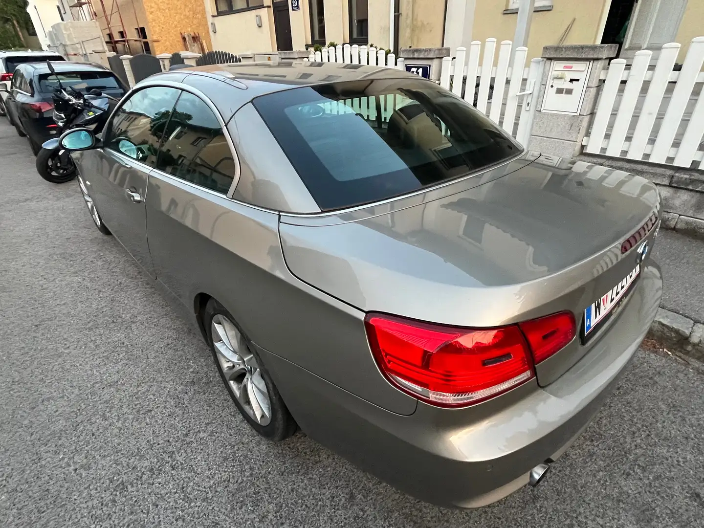 BMW 335 335i Cabrio Aut. Gold - 2